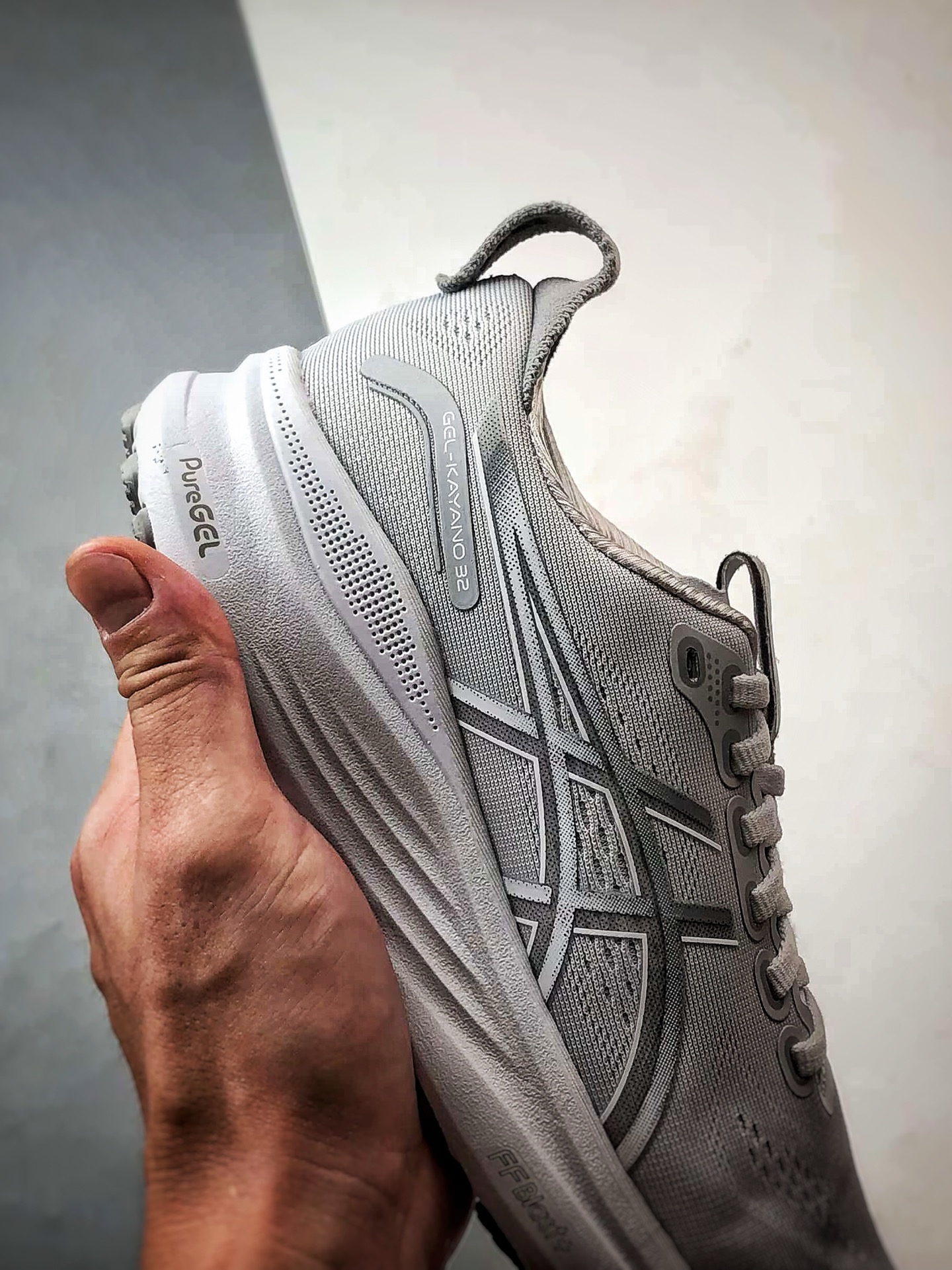 Asics Gel-Kayano 32 灰色 卡亚诺32代有氧轻量运动慢跑鞋 1012B838-020 尺码：36 37 37.5 38 39.5 40 40.5 41.5 42 42.5 43.5 44 45