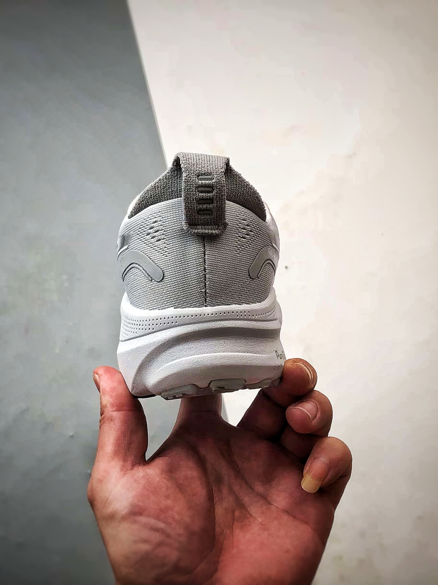 Asics Gel-Kayano 32 灰色 卡亚诺32代有氧轻量运动慢跑鞋 1012B838-020 尺码：36 37 37.5 38 39.5 40 40.5 41.5 42 42.5 43.5 44 45