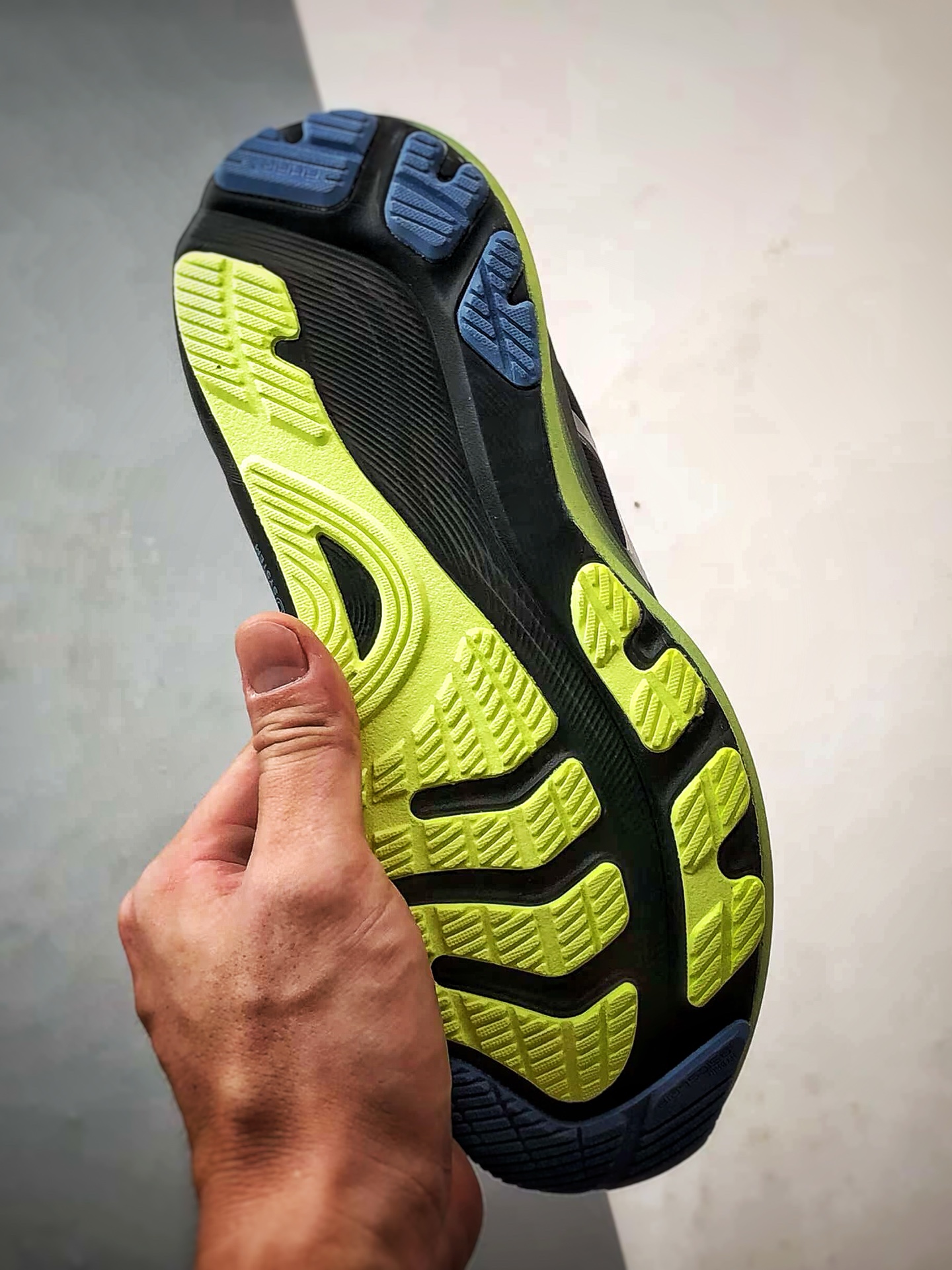 Asics Gel-Kayano 32 黑白绿 卡亚诺32代有氧轻量运动慢跑鞋 1011C052-003