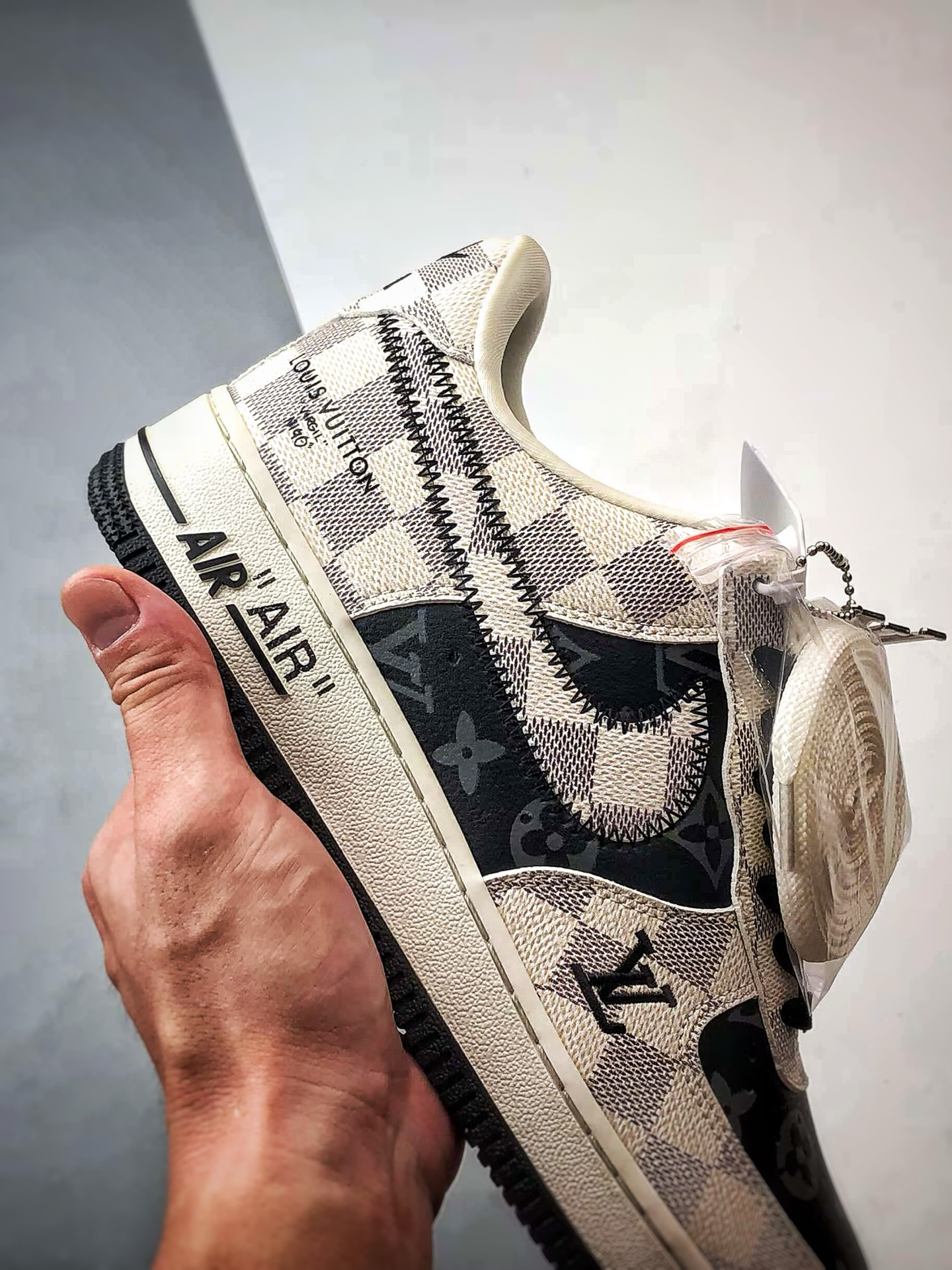 LV x Air Force 1 Low 米黑棋盘格 SC0601-562-莆田鞋,莆田鞋货源,高仿鞋,高仿鞋货源,安福档口,莆田高仿鞋,莆田鞋批发,高仿鞋批发,莆田高仿运动鞋,高仿运动鞋,莆田运动鞋 LV x Air Force 1 Low 米黑棋盘格 SC0601-562