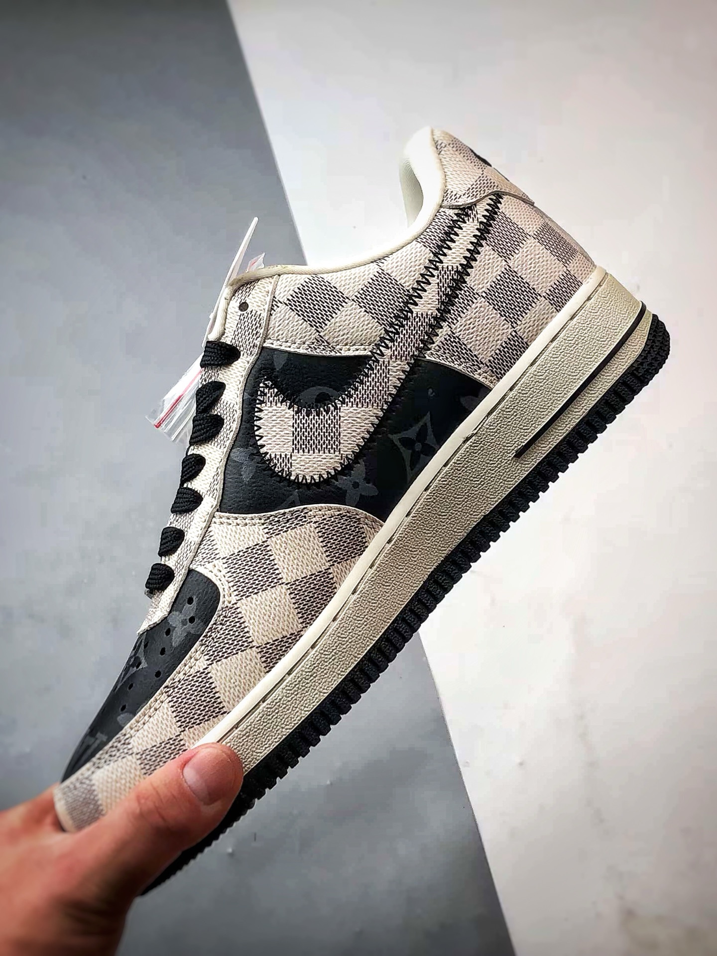 LV x Air Force 1 Low 米黑棋盘格 SC0601-562-莆田鞋,莆田鞋货源,高仿鞋,高仿鞋货源,安福档口,莆田高仿鞋,莆田鞋批发,高仿鞋批发,莆田高仿运动鞋,高仿运动鞋,莆田运动鞋 LV x Air Force 1 Low 米黑棋盘格 SC0601-562