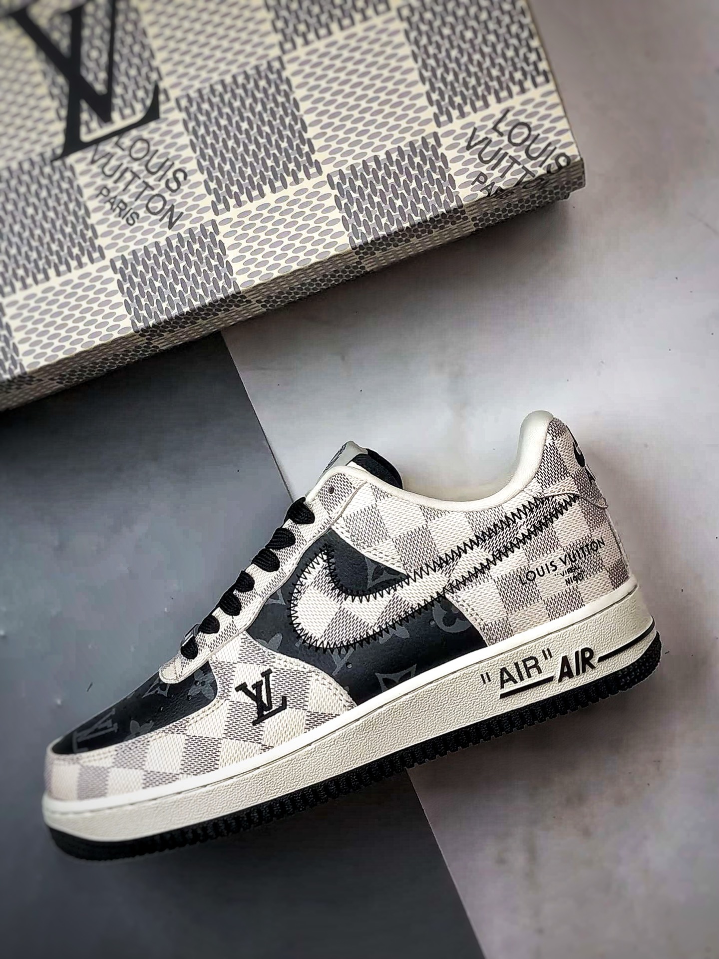 LV x Air Force 1 Low 米黑棋盘格 SC0601-562-莆田鞋,莆田鞋货源,高仿鞋,高仿鞋货源,安福档口,莆田高仿鞋,莆田鞋批发,高仿鞋批发,莆田高仿运动鞋,高仿运动鞋,莆田运动鞋 LV x Air Force 1 Low 米黑棋盘格 SC0601-562