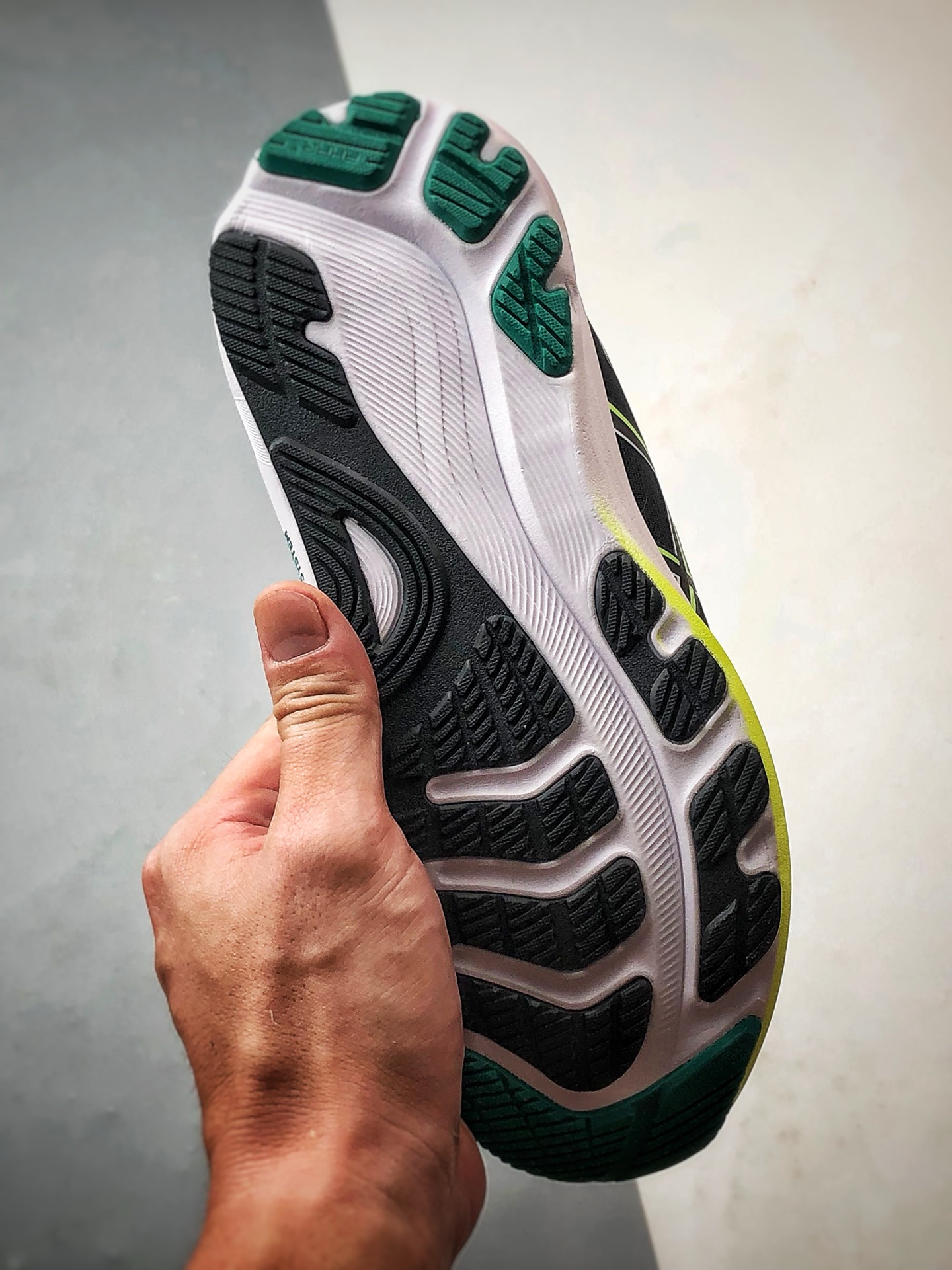 Asics Gel-Kayano 32 黑绿 卡亚诺32代有氧轻量运动慢跑鞋 1012B904-001