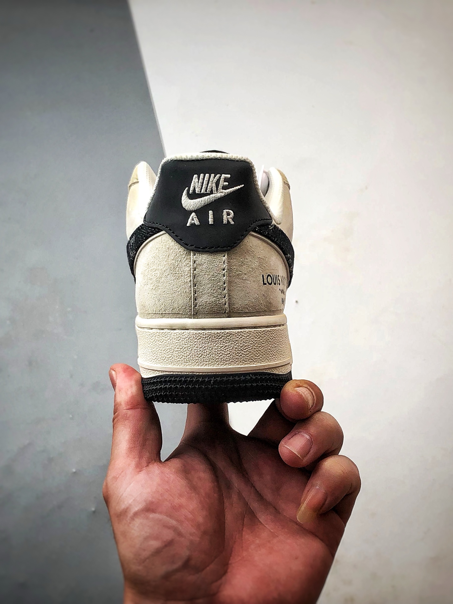LV x Air Force 1 Low 灰黑牛仔钩 MZ9588-801-莆田鞋,莆田鞋货源,高仿鞋,高仿鞋货源,安福档口,莆田高仿鞋,莆田鞋批发,高仿鞋批发,莆田高仿运动鞋,高仿运动鞋,莆田运动鞋 LV x Air Force 1 Low 灰黑牛仔钩 MZ9588-801