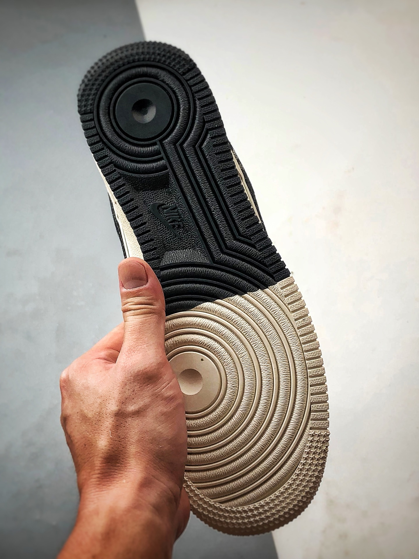 LV x Air Force 1 Low 灰黑牛仔钩 MZ9588-801-莆田鞋,莆田鞋货源,高仿鞋,高仿鞋货源,安福档口,莆田高仿鞋,莆田鞋批发,高仿鞋批发,莆田高仿运动鞋,高仿运动鞋,莆田运动鞋 LV x Air Force 1 Low 灰黑牛仔钩 MZ9588-801