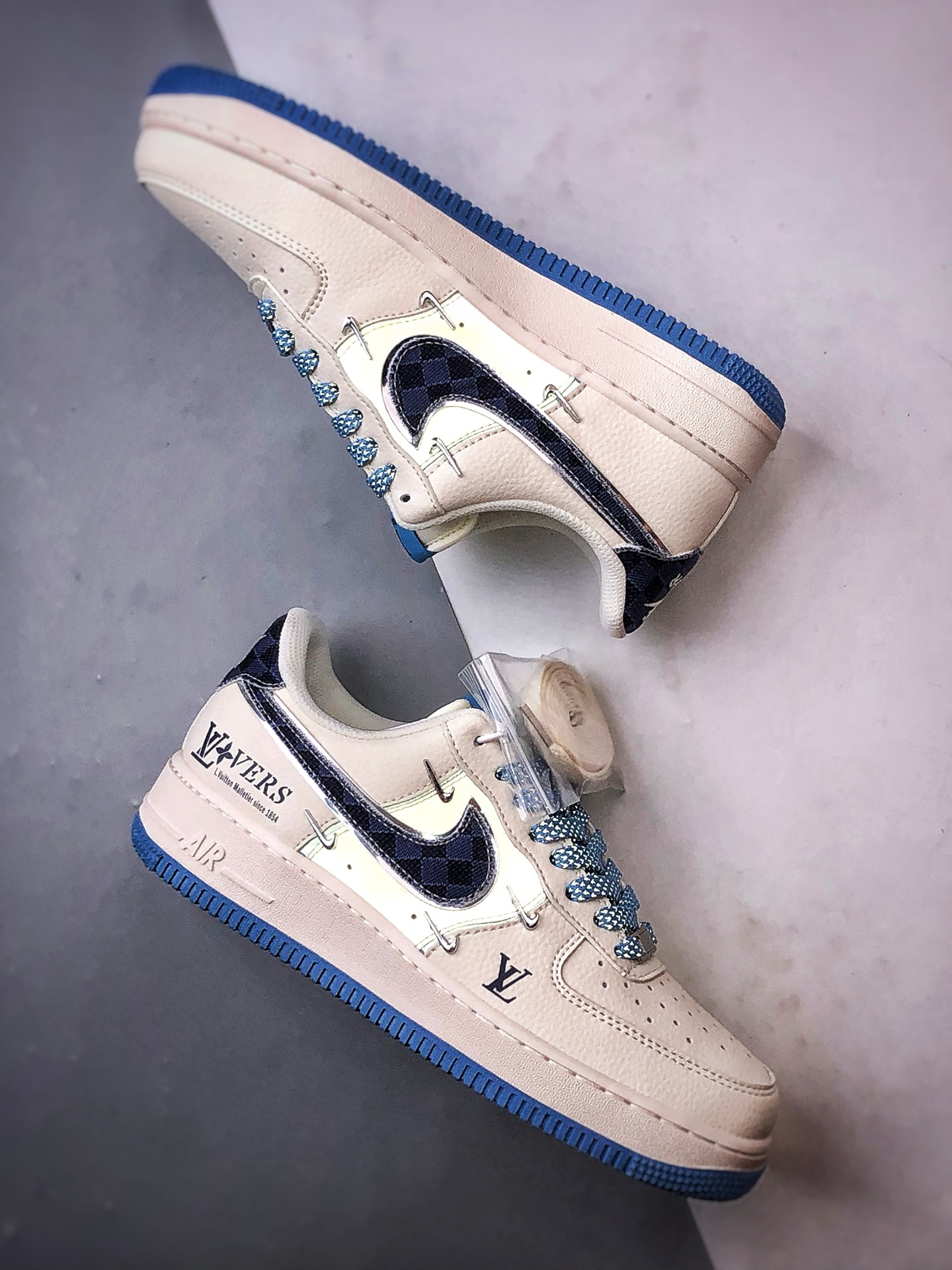 LV x Air Force 1 Low 白蓝四小钩 XS2869-003-莆田鞋,莆田鞋货源,高仿鞋,高仿鞋货源,安福档口,莆田高仿鞋,莆田鞋批发,高仿鞋批发,莆田高仿运动鞋,高仿运动鞋,莆田运动鞋 LV x Air Force 1 Low 白蓝四小钩 XS2869-003