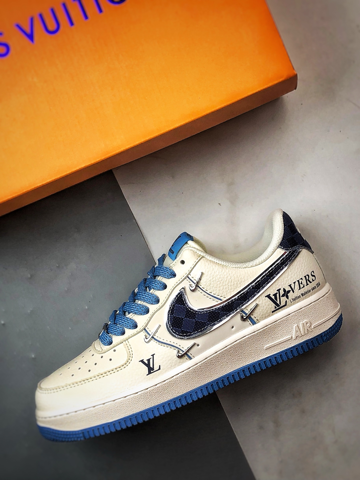 LV x Air Force 1 Low 白蓝四小钩 XS2869-003-莆田鞋,莆田鞋货源,高仿鞋,高仿鞋货源,安福档口,莆田高仿鞋,莆田鞋批发,高仿鞋批发,莆田高仿运动鞋,高仿运动鞋,莆田运动鞋 LV x Air Force 1 Low 白蓝四小钩 XS2869-003