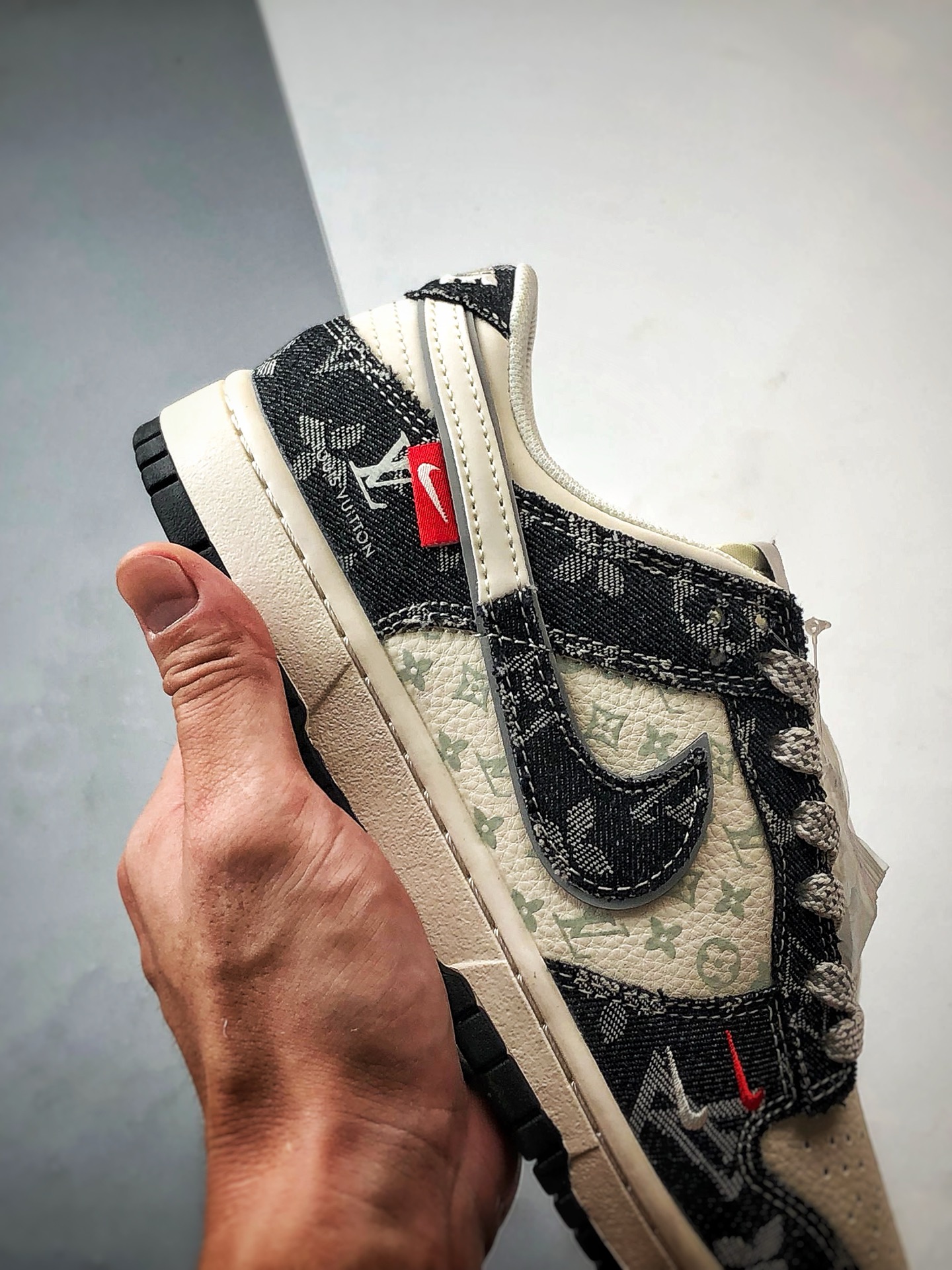 NK Dunk Low Retro ”DIY高端定制” LV牛仔黑白拼接钩 低帮休闲运动板鞋 YX5066-378-莆田鞋,莆田鞋货源,高仿鞋,高仿鞋货源,安福档口,莆田高仿鞋,莆田鞋批发,高仿鞋批发,莆田高仿运动鞋,高仿运动鞋,莆田运动鞋 NK Dunk Low Retro ”DIY高端定制” LV牛仔黑白拼接钩 低帮休闲运动板鞋 YX5066-378