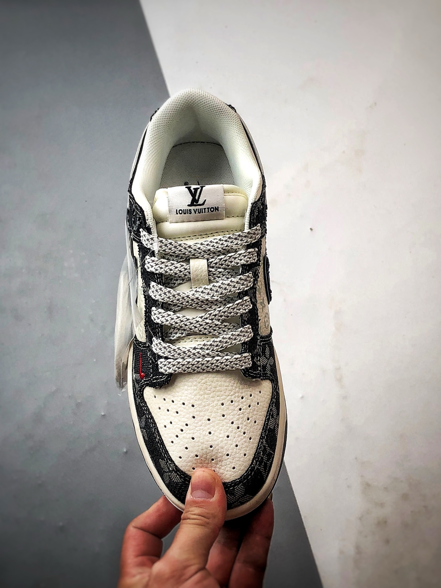 NK Dunk Low Retro ”DIY高端定制” LV牛仔黑白拼接钩 低帮休闲运动板鞋 YX5066-378-莆田鞋,莆田鞋货源,高仿鞋,高仿鞋货源,安福档口,莆田高仿鞋,莆田鞋批发,高仿鞋批发,莆田高仿运动鞋,高仿运动鞋,莆田运动鞋 NK Dunk Low Retro ”DIY高端定制” LV牛仔黑白拼接钩 低帮休闲运动板鞋 YX5066-378