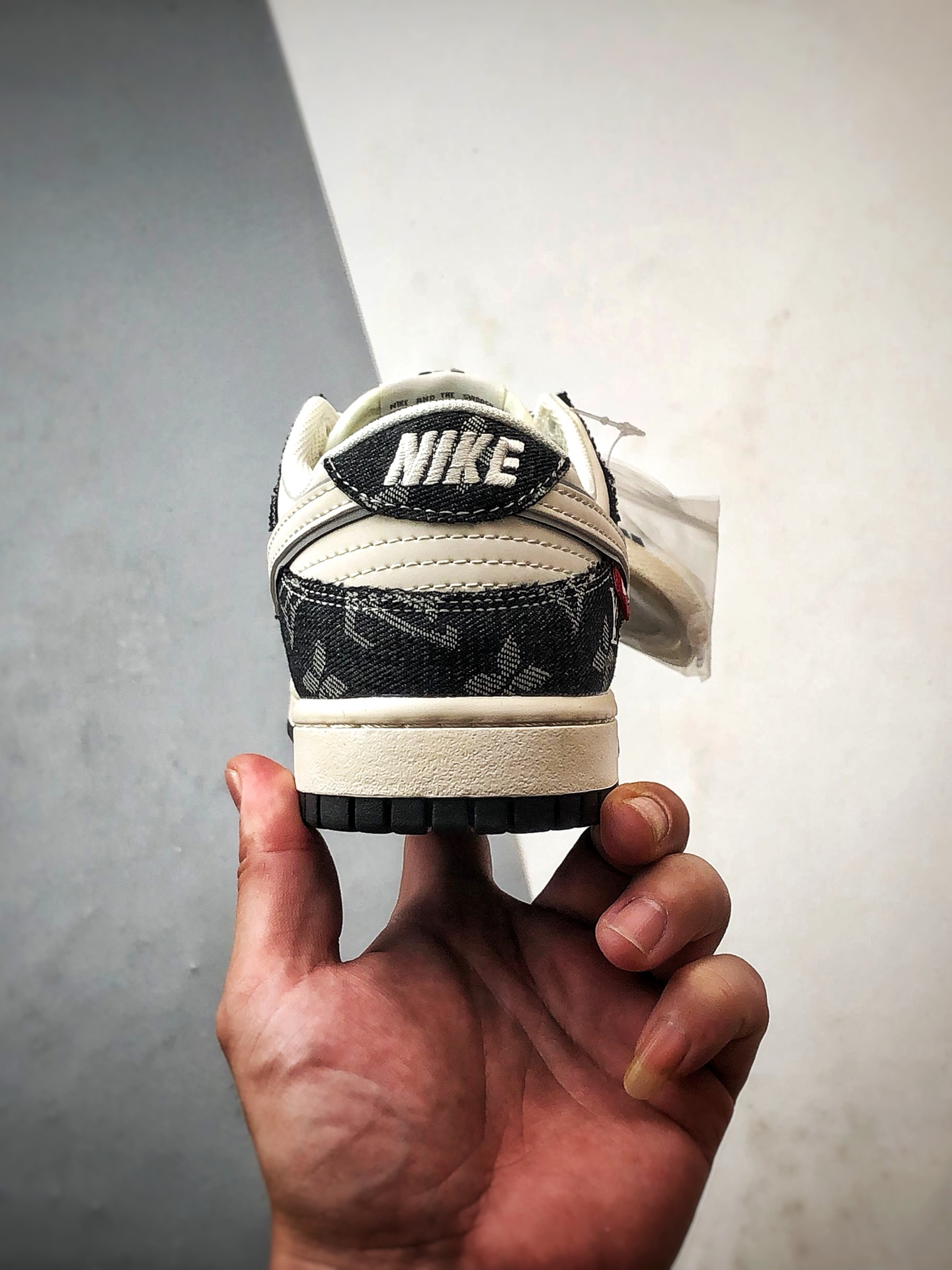 NK Dunk Low Retro ”DIY高端定制” LV牛仔黑白拼接钩 低帮休闲运动板鞋 YX5066-378-莆田鞋,莆田鞋货源,高仿鞋,高仿鞋货源,安福档口,莆田高仿鞋,莆田鞋批发,高仿鞋批发,莆田高仿运动鞋,高仿运动鞋,莆田运动鞋 NK Dunk Low Retro ”DIY高端定制” LV牛仔黑白拼接钩 低帮休闲运动板鞋 YX5066-378