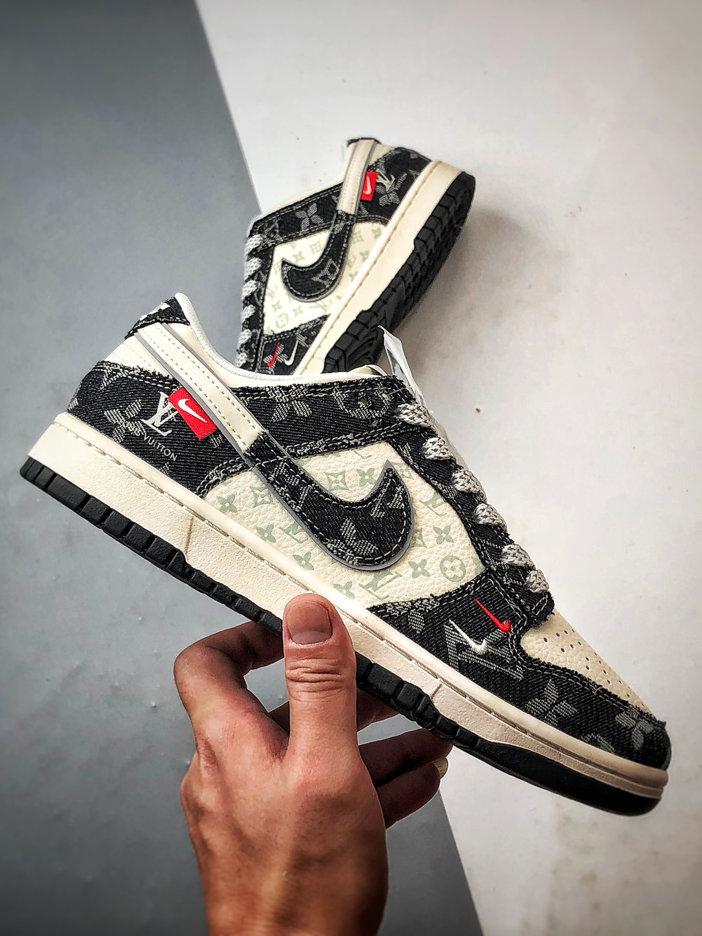 NK Dunk Low Retro ”DIY高端定制” LV牛仔黑白拼接钩 低帮休闲运动板鞋 YX5066-378-莆田鞋,莆田鞋货源,高仿鞋,高仿鞋货源,安福档口,莆田高仿鞋,莆田鞋批发,高仿鞋批发,莆田高仿运动鞋,高仿运动鞋,莆田运动鞋 NK Dunk Low Retro ”DIY高端定制” LV牛仔黑白拼接钩 低帮休闲运动板鞋 YX5066-378