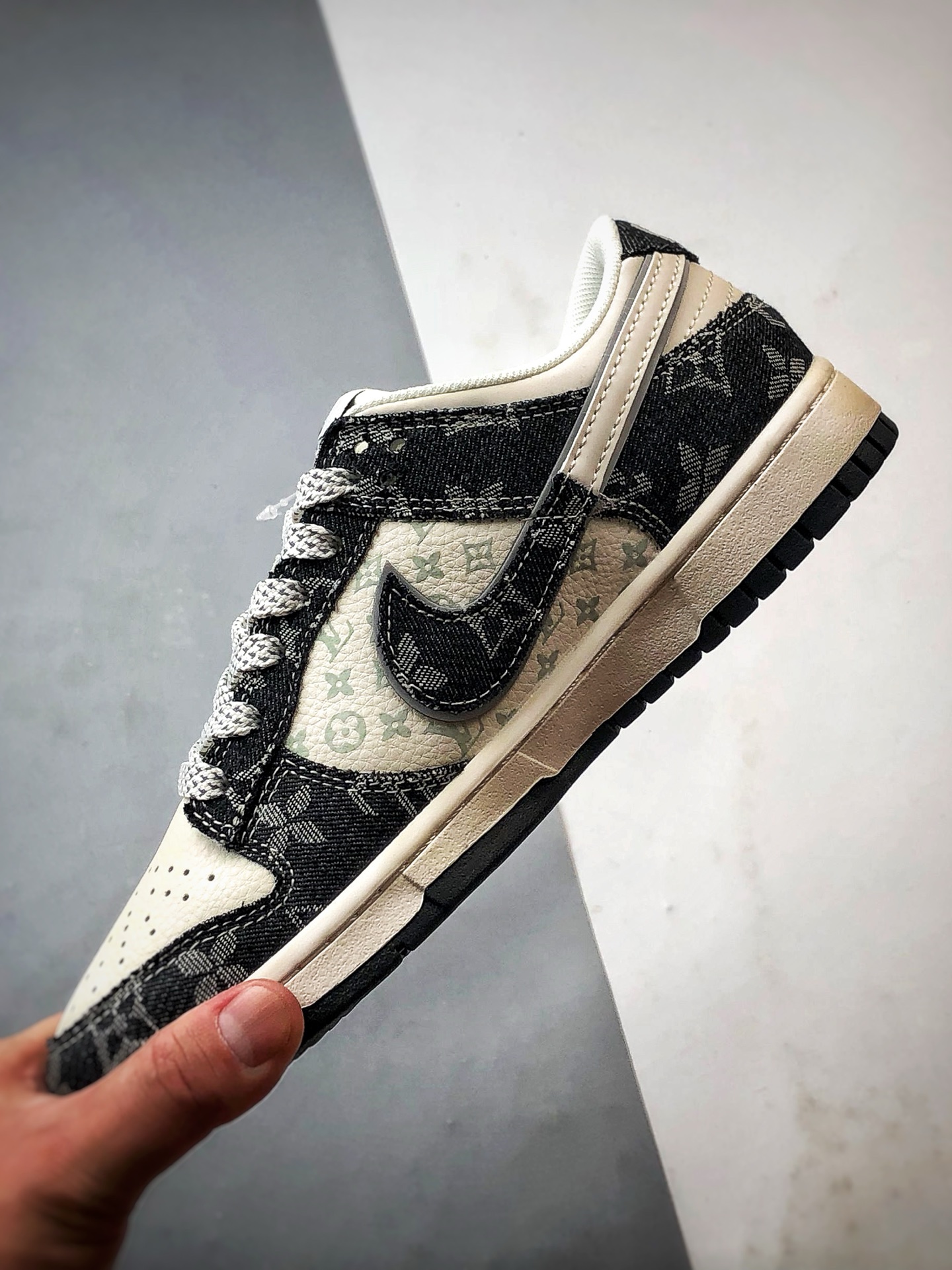 NK Dunk Low Retro ”DIY高端定制” LV牛仔黑白拼接钩 低帮休闲运动板鞋 YX5066-378-莆田鞋,莆田鞋货源,高仿鞋,高仿鞋货源,安福档口,莆田高仿鞋,莆田鞋批发,高仿鞋批发,莆田高仿运动鞋,高仿运动鞋,莆田运动鞋 NK Dunk Low Retro ”DIY高端定制” LV牛仔黑白拼接钩 低帮休闲运动板鞋 YX5066-378