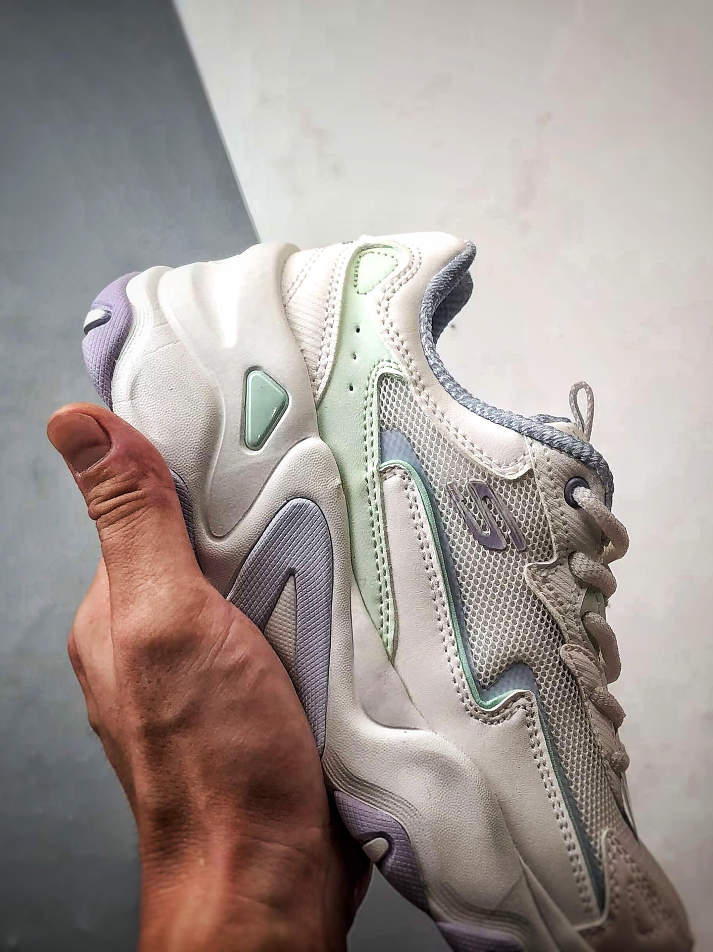 💰200 LY直供 新毒GET版本
【斯凯奇】Skechers/斯凯奇 D'Lites 清新紫绿
糯米熊复古舒适休闲老爹鞋
以90年代复古跑鞋为灵感，厚底轮廓+流畅线条，搭配撞色拼接设计。复古与科技碰撞，舒适与潮流并存。独家轻量缓震中底，搭配记忆棉鞋垫，踩云般柔软体验。网面材质透气不闷脚。🔥明星同款，人气爆款。
货号：150524-WMLT
尺码：35.5 36 36.5 37 37.5 38 38.5 39