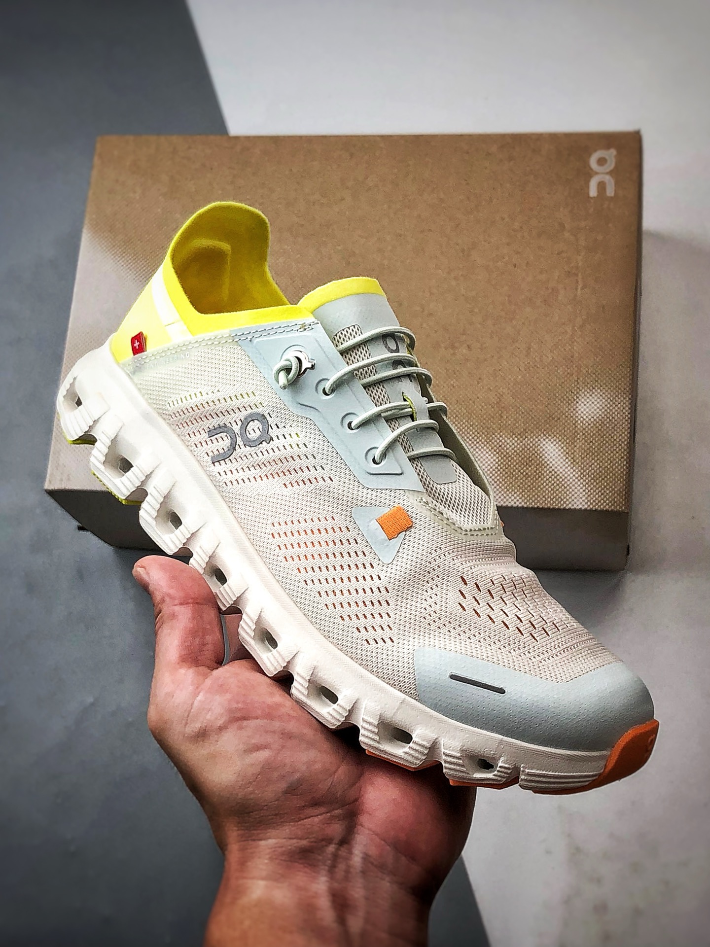 200 On昂跑 Cloud 6 Coa黄灰 户外机能舒适轻量休闲跑步鞋  3WF10023022