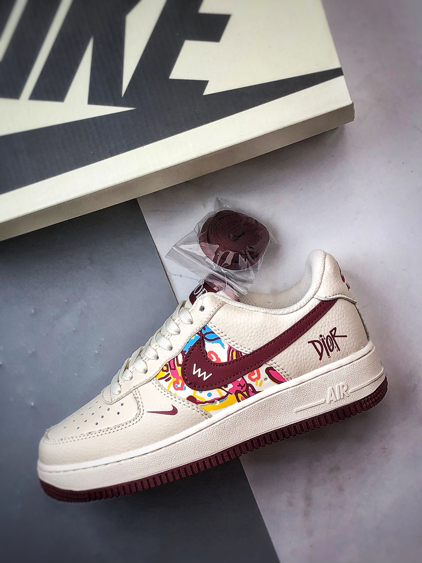 Dior x Air Force 1 Low 涂鸦米白酒红 HJ3318-002