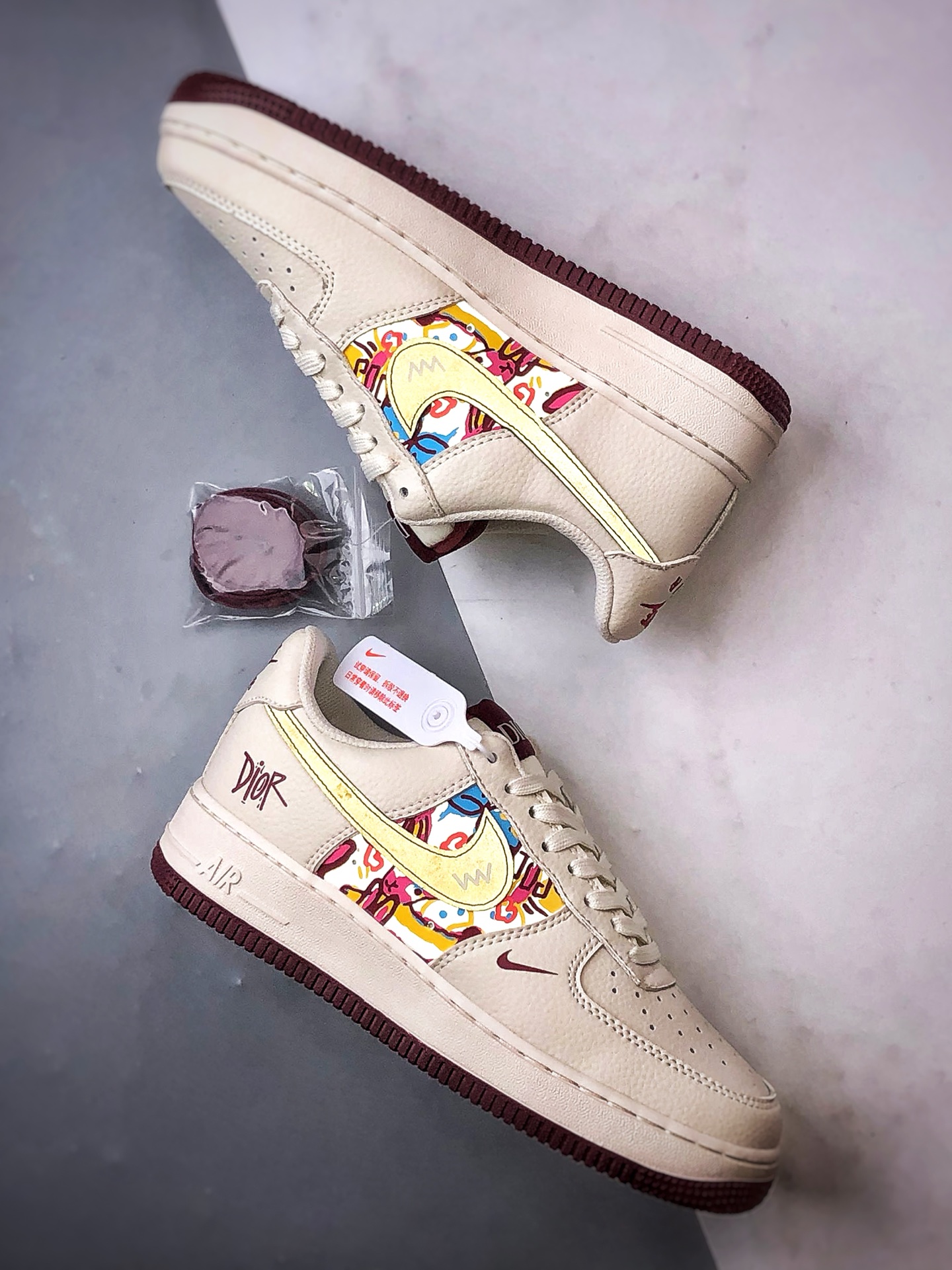 Dior x Air Force 1 Low 涂鸦米白酒红 HJ3318-002