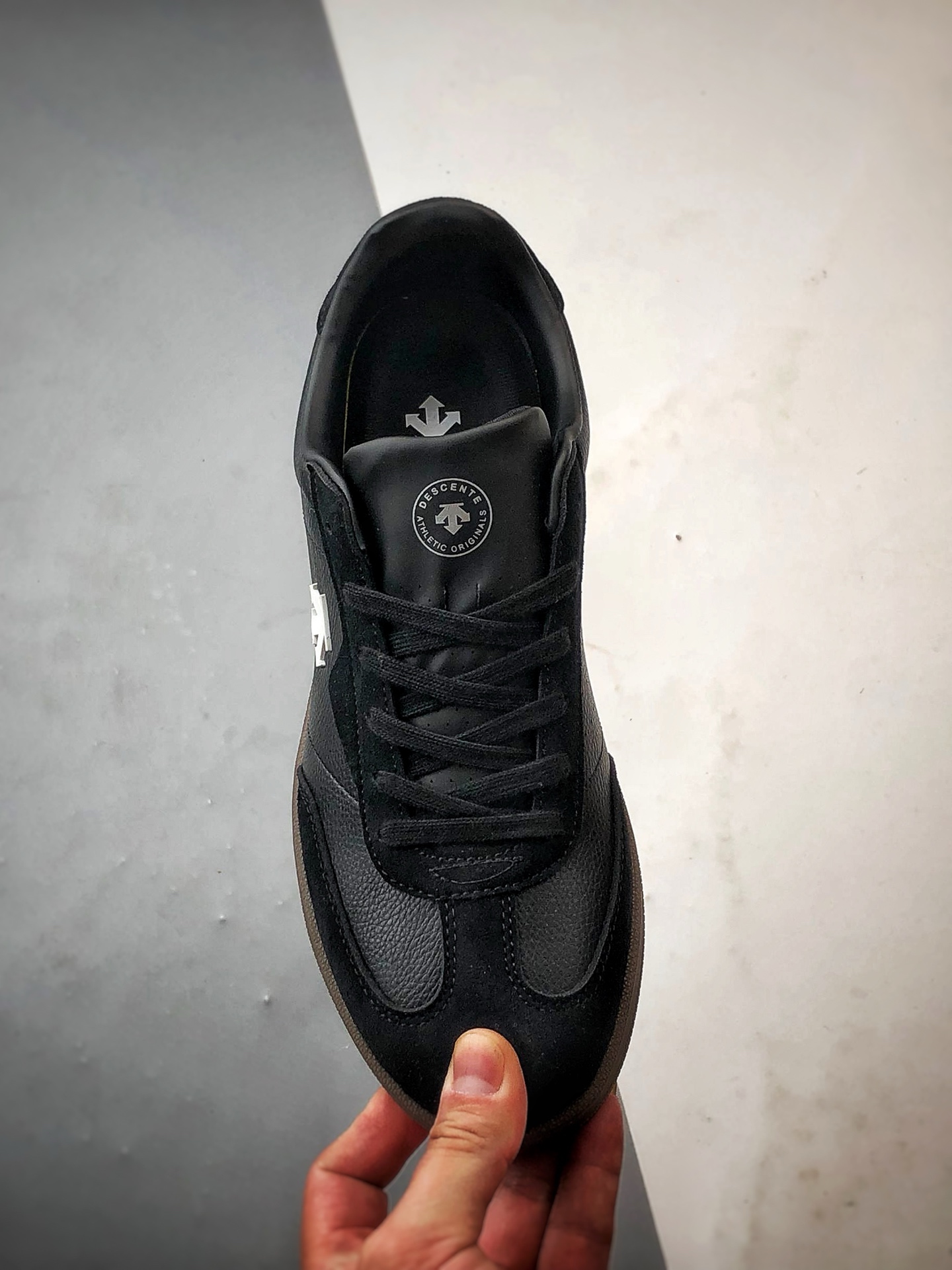 迪桑特Descente Court SB系列 黑色 复古拼接生活休闲德训鞋 D5291LSN53-BK