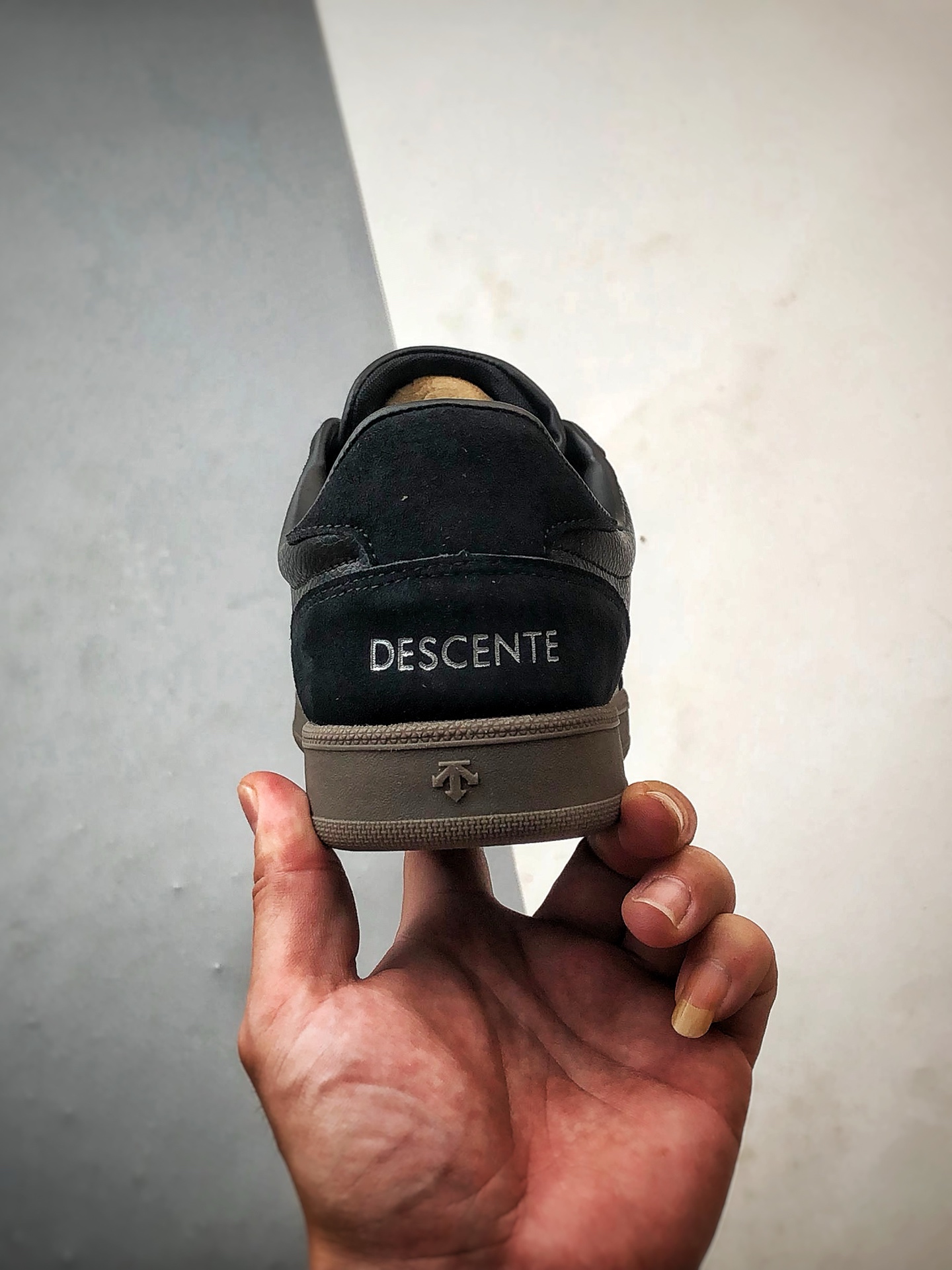 迪桑特Descente Court SB系列 黑色 复古拼接生活休闲德训鞋 D5291LSN53-BK