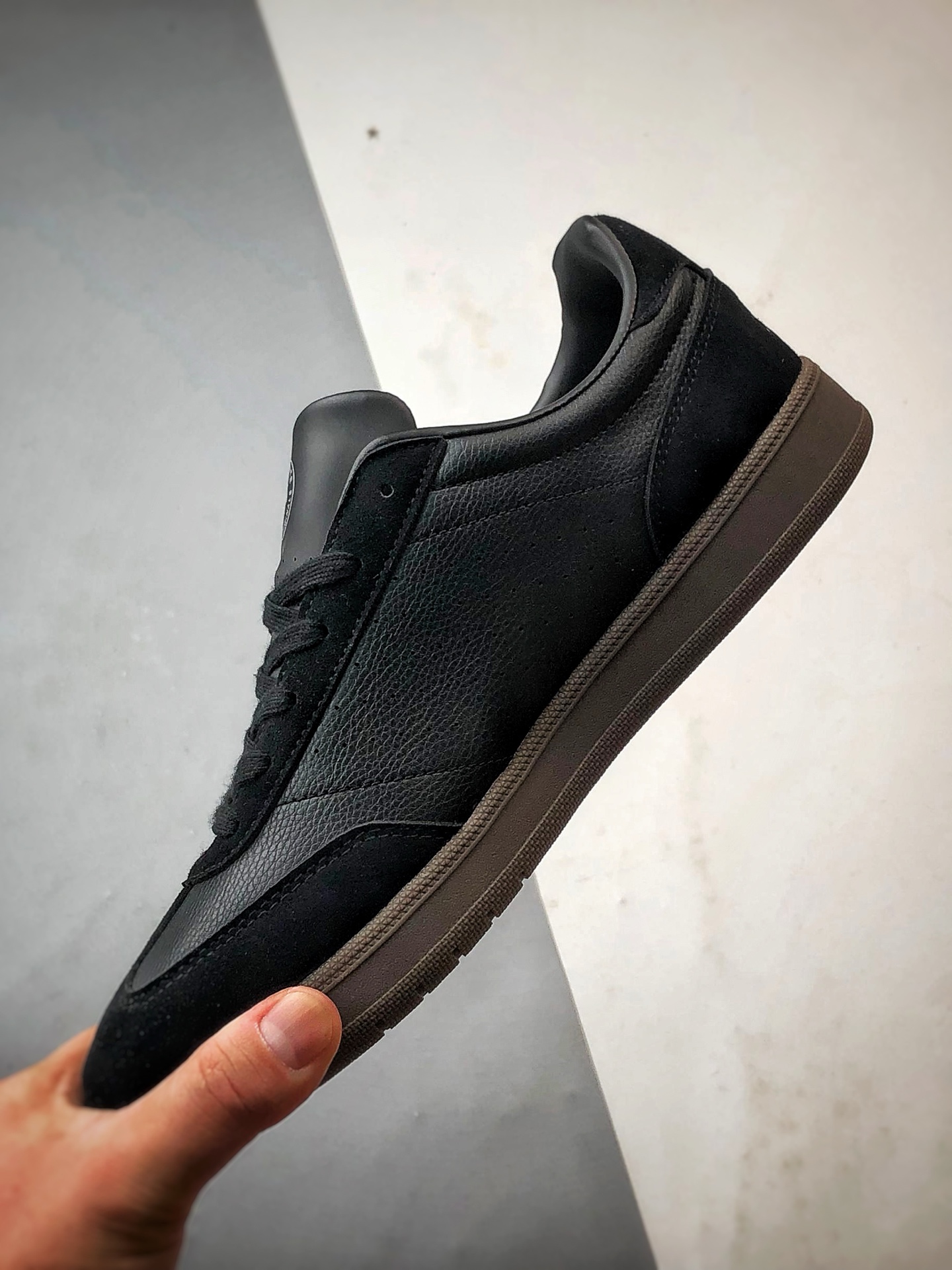 迪桑特Descente Court SB系列 黑色 复古拼接生活休闲德训鞋 D5291LSN53-BK