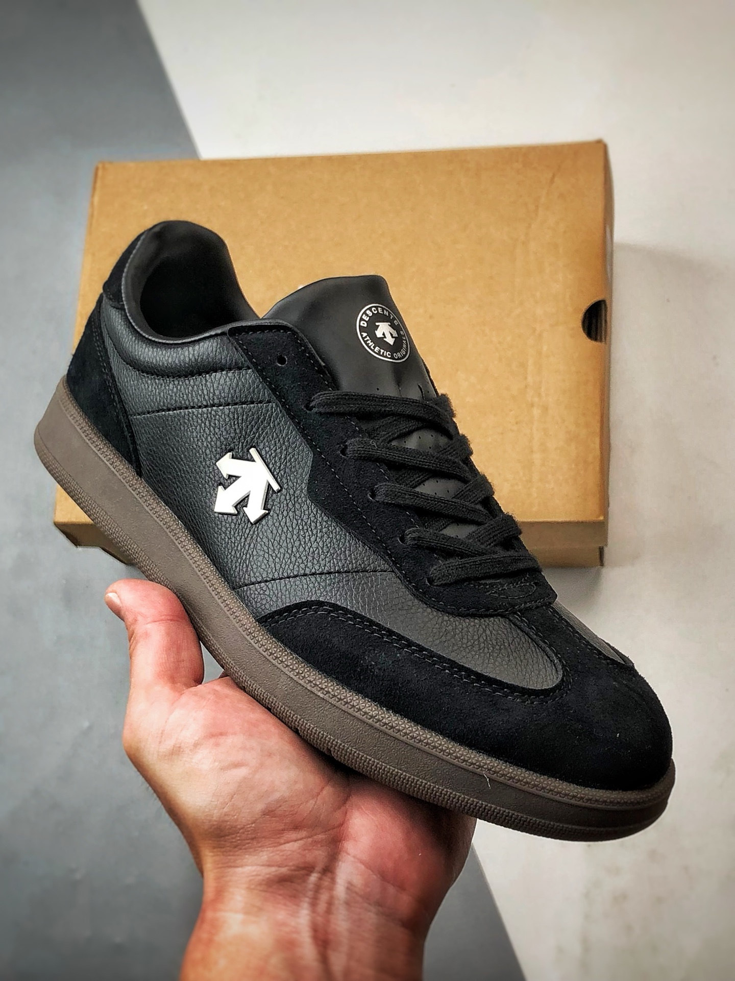 迪桑特Descente Court SB系列 黑色 复古拼接生活休闲德训鞋 D5291LSN53-BK