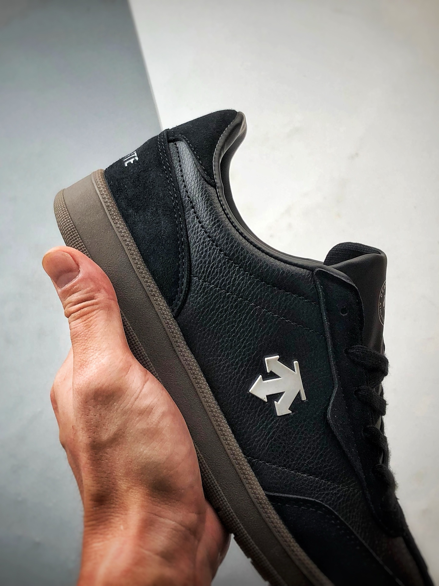 迪桑特Descente Court SB系列 黑色 复古拼接生活休闲德训鞋 D5291LSN53-BK