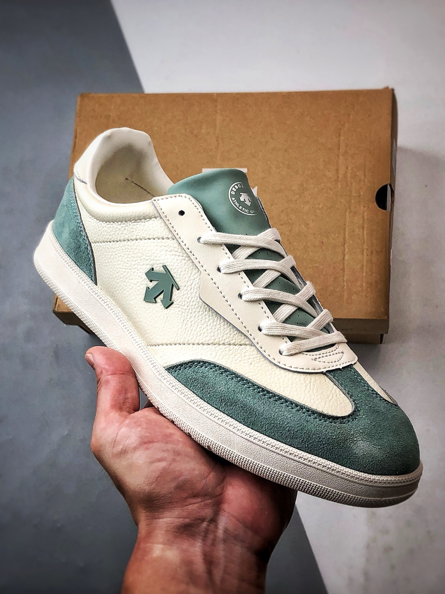迪桑特Descente Court SB系列 米白绿 复古拼接生活休闲德训鞋 D5291LSN53-GN