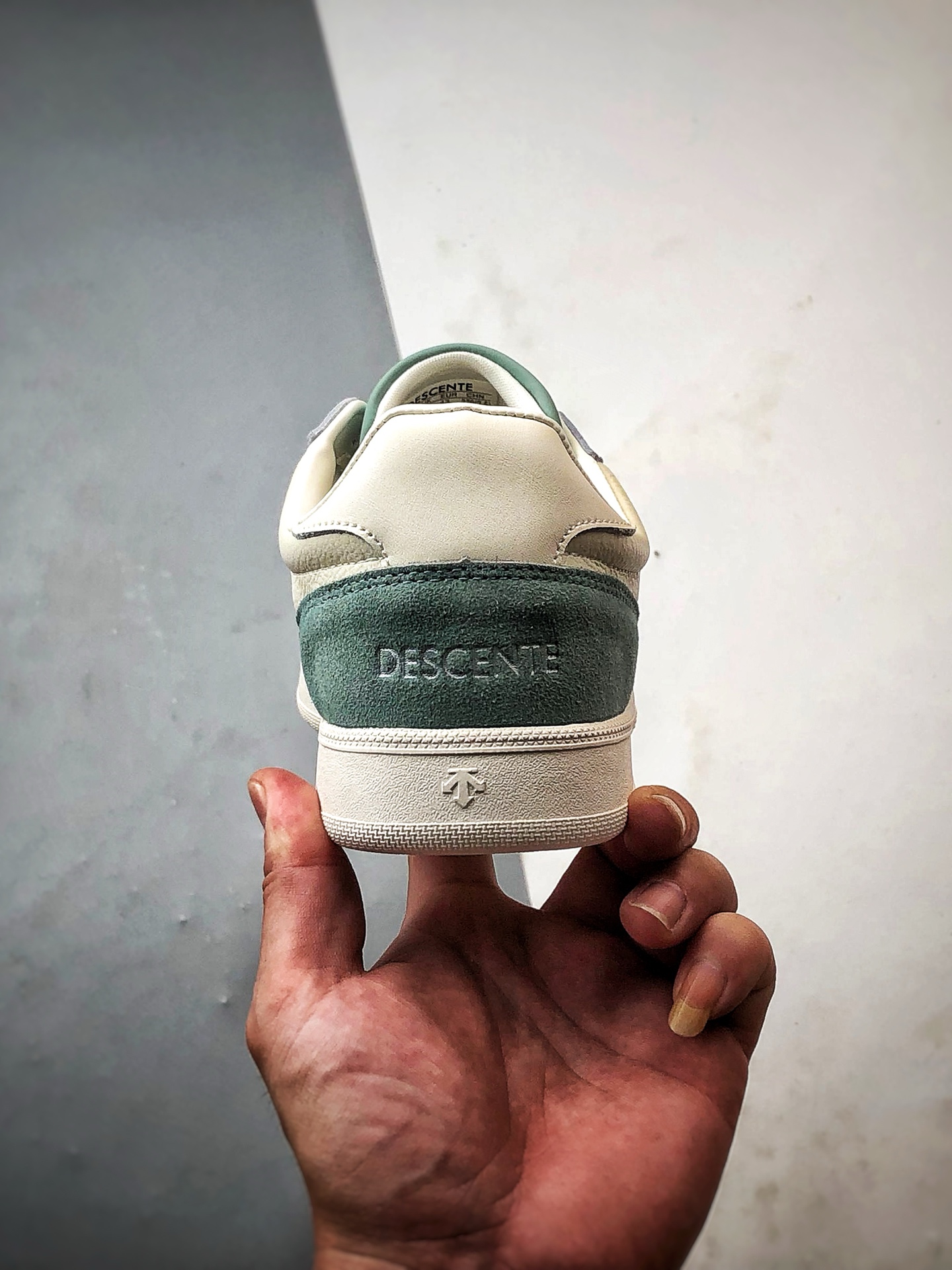 迪桑特Descente Court SB系列 米白绿 复古拼接生活休闲德训鞋 D5291LSN53-GN