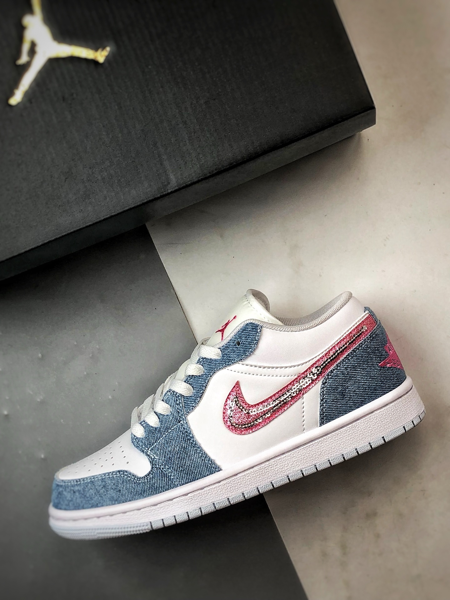200 Air Jordan 1 Low 牛仔蓝粉钻钩  HQ2001-400