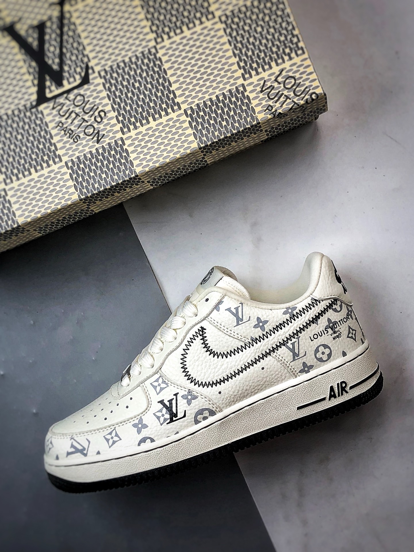 LV x Air Force 1 Low 印花米白缝线钩 SC0601-557