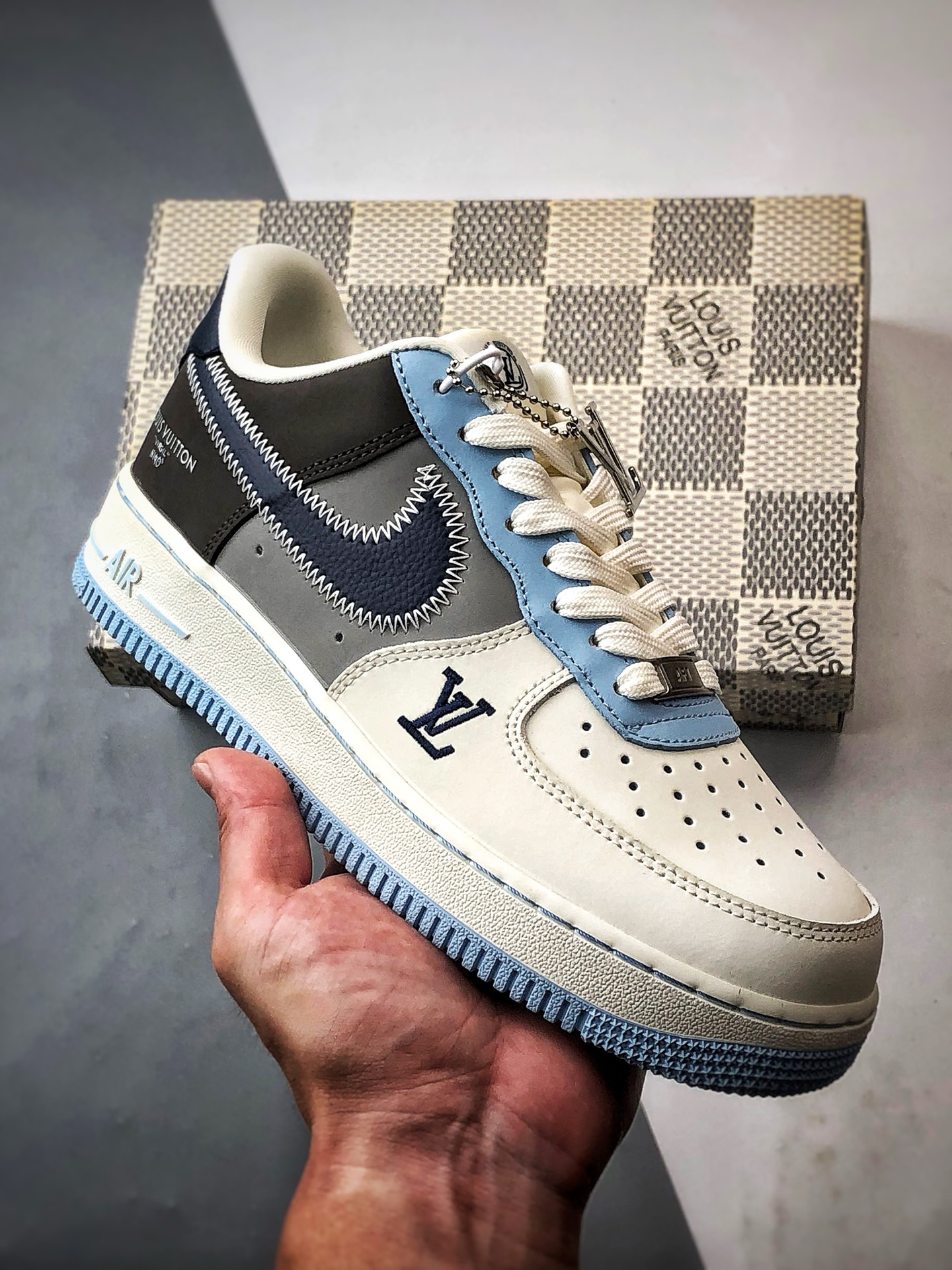 LV x Air Force 1 Low 白蓝灰黑缝线钩 SC0601-560