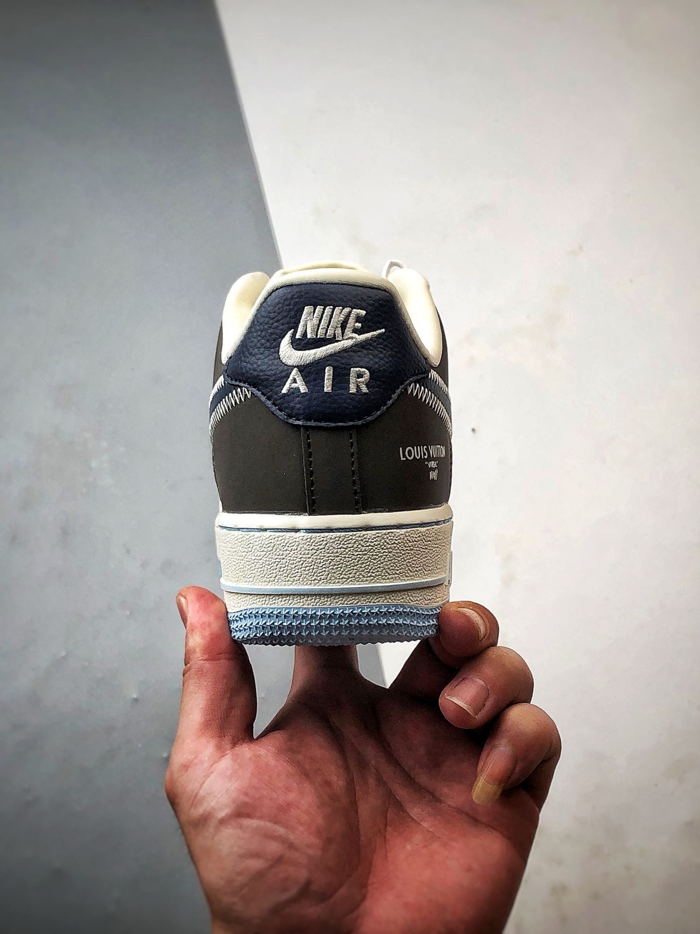 LV x Air Force 1 Low 白蓝灰黑缝线钩 SC0601-560