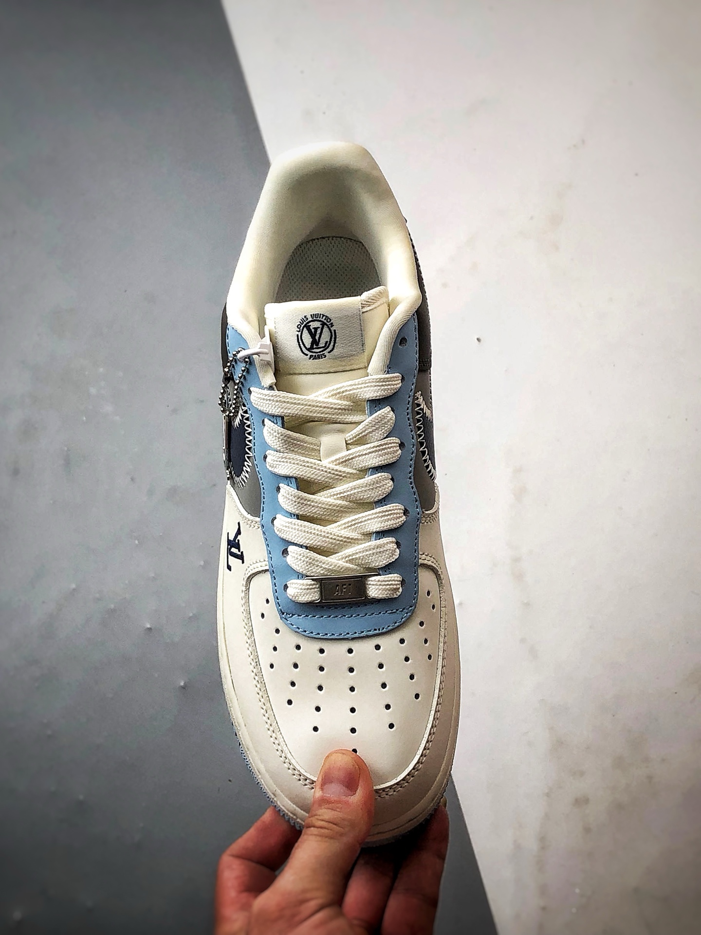 LV x Air Force 1 Low 白蓝灰黑缝线钩 SC0601-560