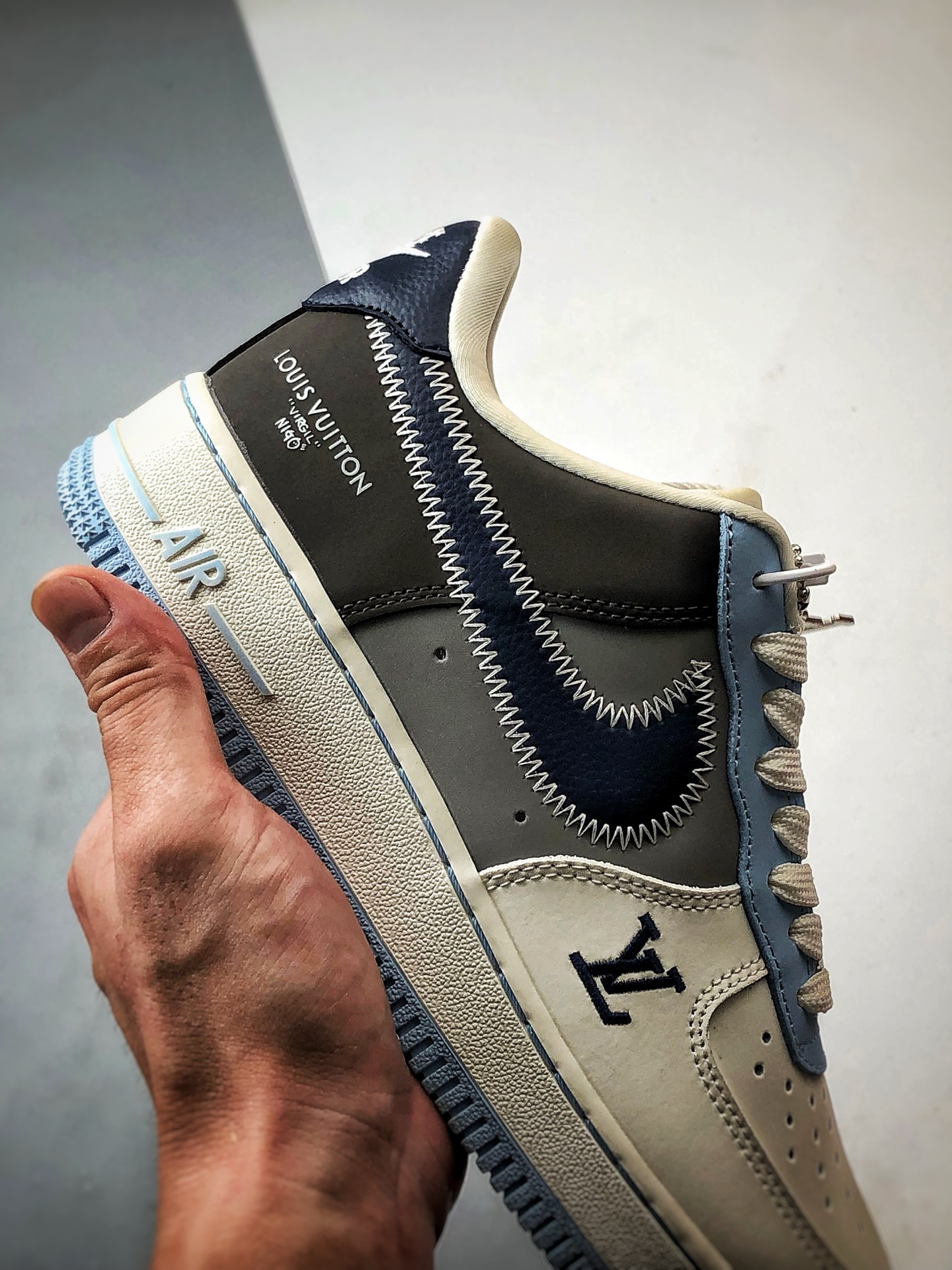 LV x Air Force 1 Low 白蓝灰黑缝线钩 SC0601-560