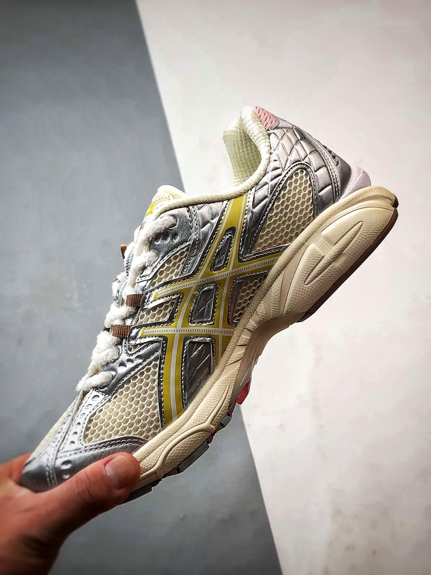Vandy The Pink x Asics Gel-Nimbus 10.1 米银黄 亚瑟士复古先锋潮流拼接休闲跑步鞋 1203A865-752