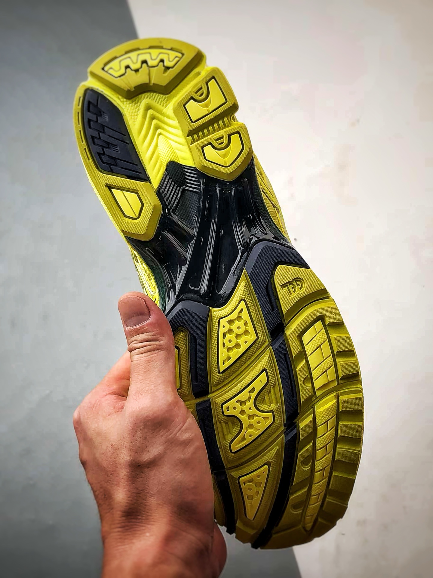 Asics Gel-Nimbus 10.1 柠檬黄 亚瑟士复古先锋潮流拼接休闲跑步鞋 1203A599-300