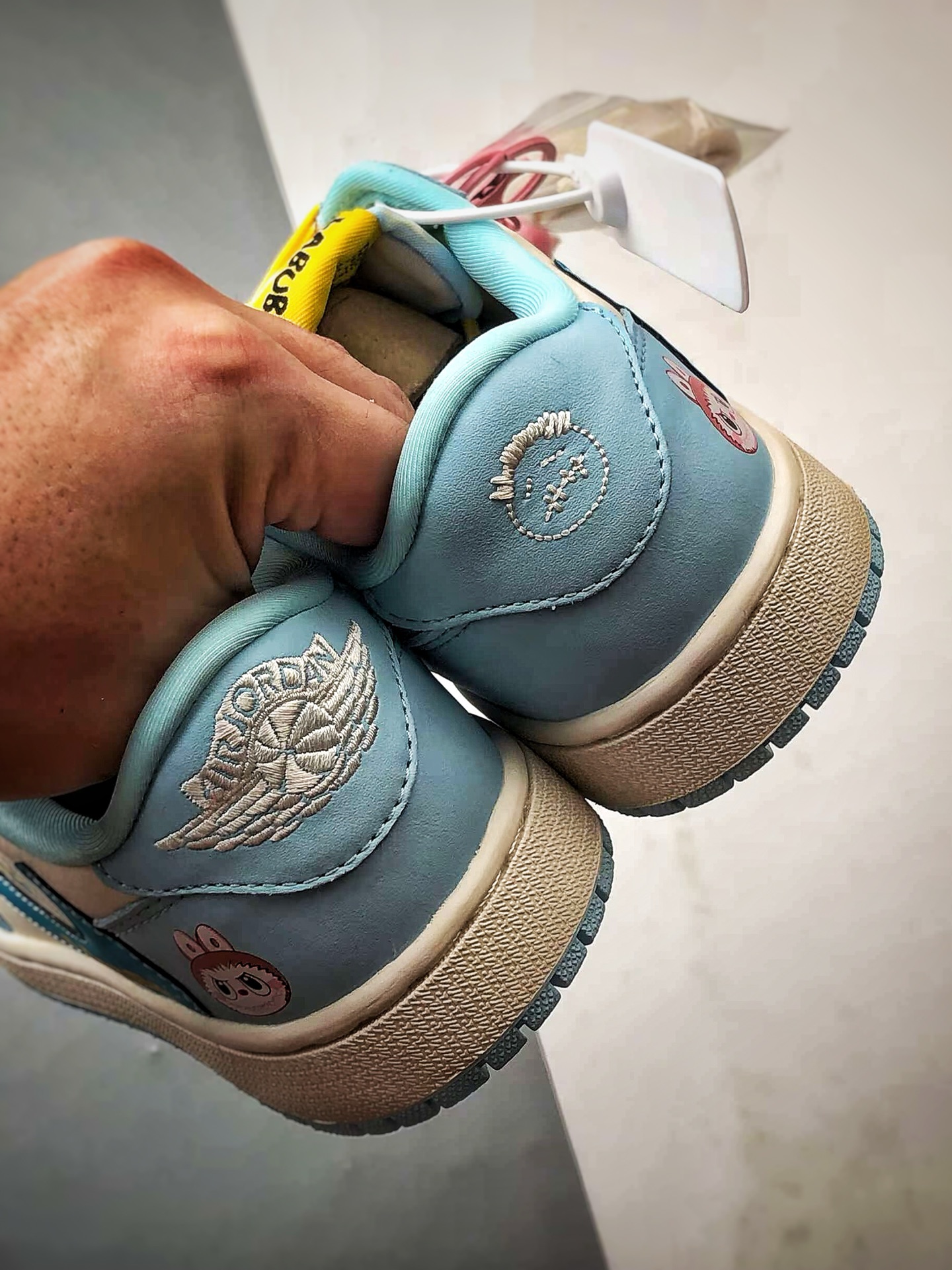 Air Jordan 1 Low ”高端定制” 拉布布涂鸦白蓝倒钩 LD2028-054