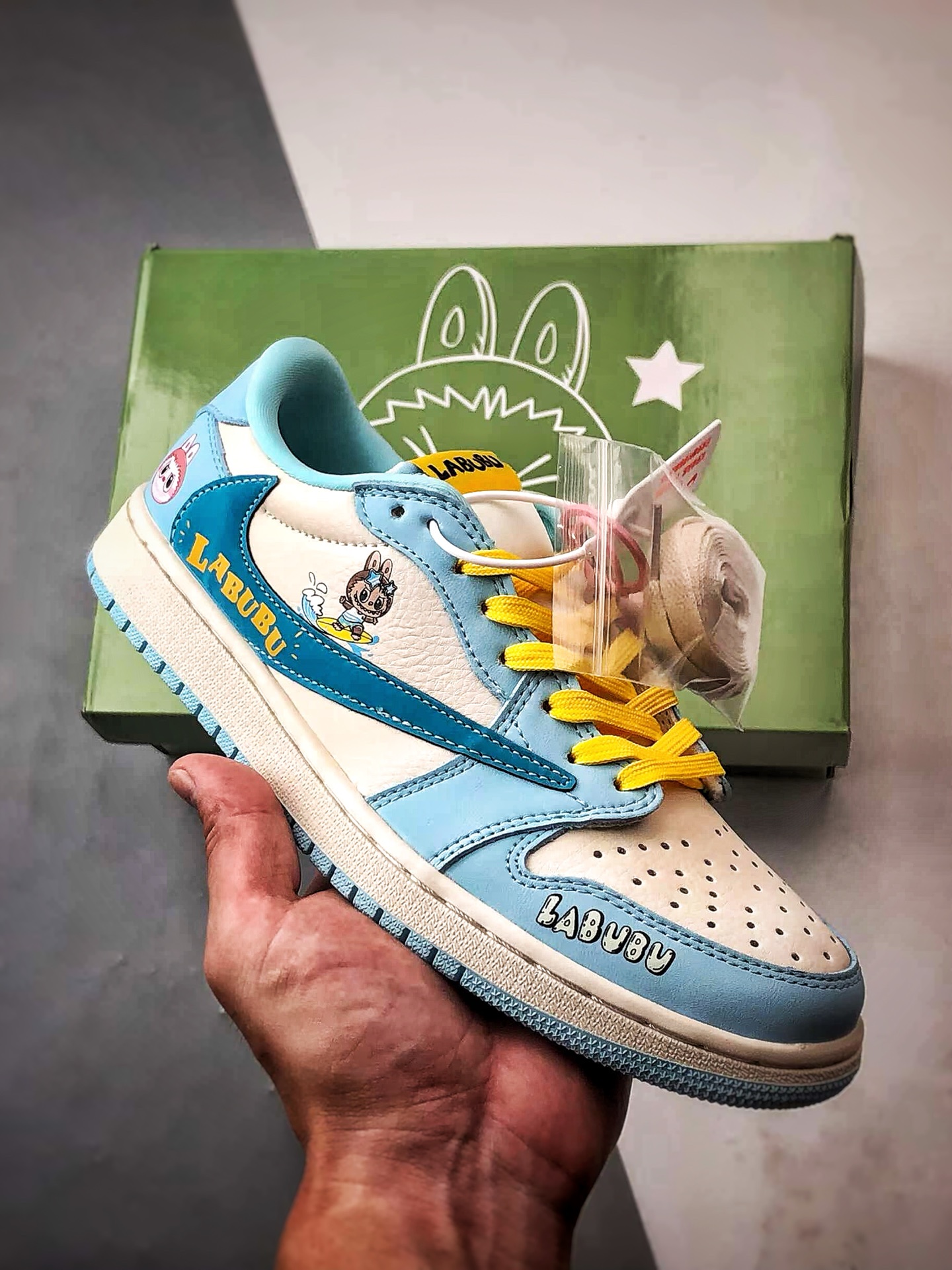 Air Jordan 1 Low ”高端定制” 拉布布涂鸦白蓝倒钩 LD2028-054