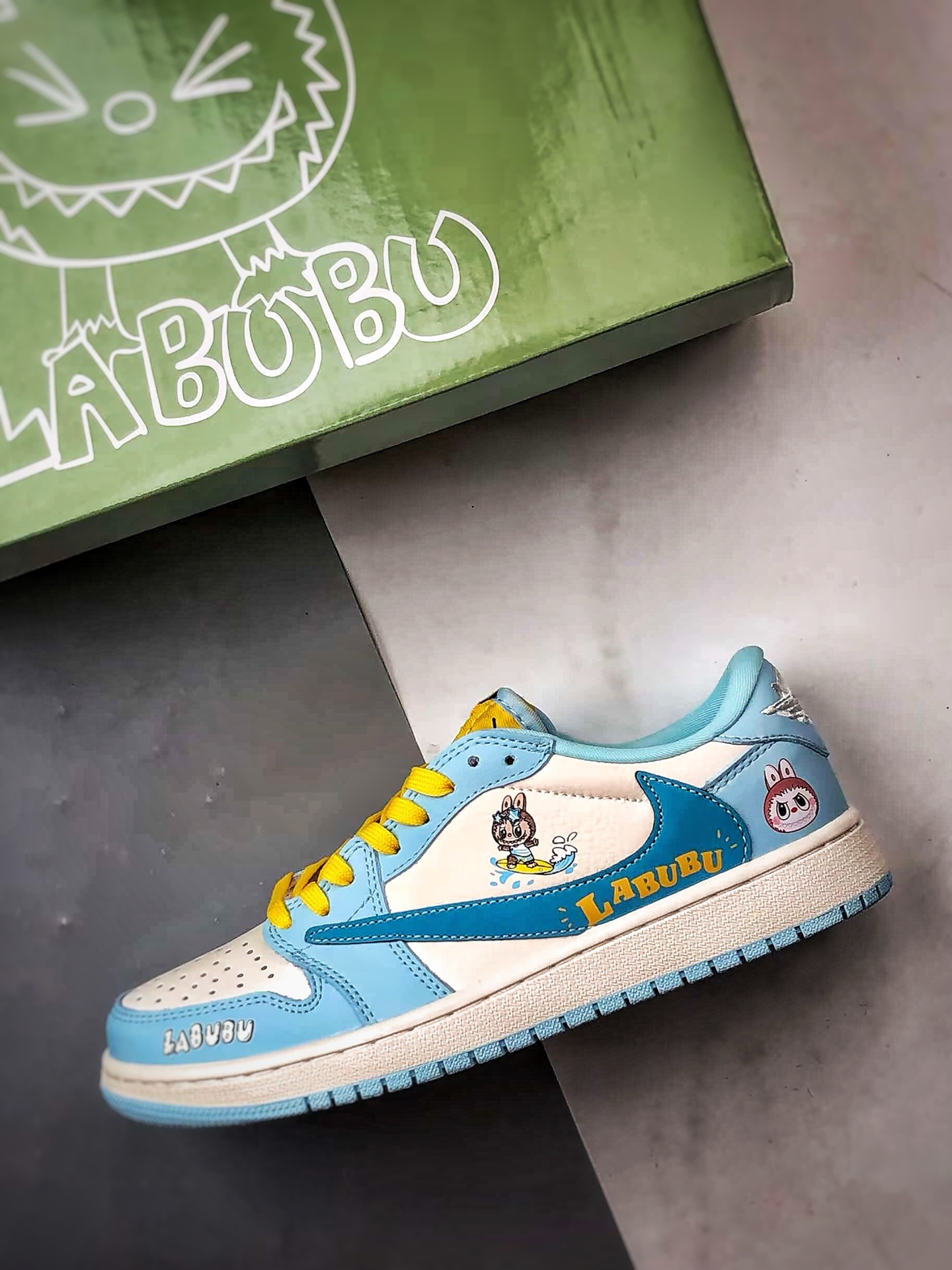 Air Jordan 1 Low ”高端定制” 拉布布涂鸦白蓝倒钩 LD2028-054