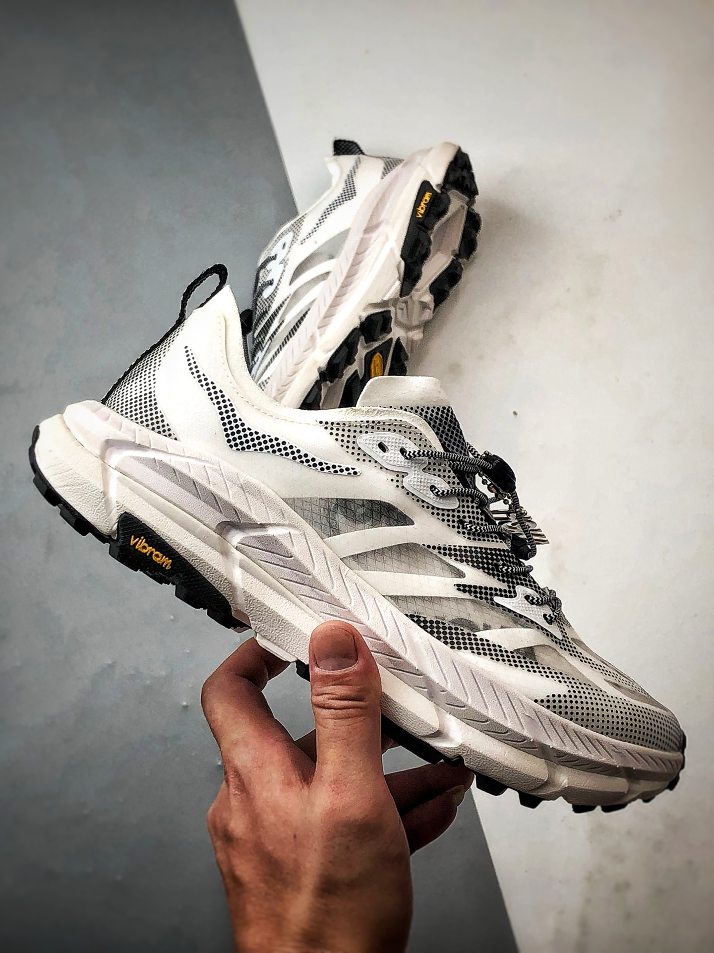 Hoka One One Mafate Speed 4 Lite 白黑 玛法特低帮轻量户外运动鞋 1168971-WBLC