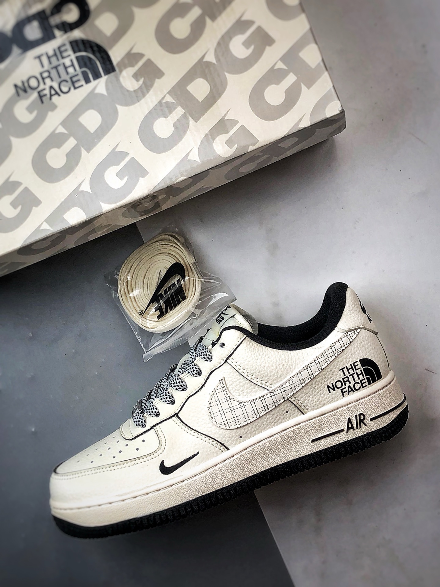 TNF x Air Force 1 Low 米白黑格纹钩 JP8048-007