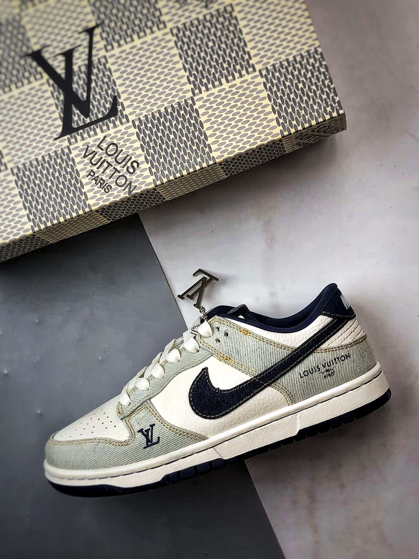 NK Dunk Low Retro ”DIY高端定制” LV浅绿蓝牛仔拼接 低帮休闲运动板鞋 SC0601-450