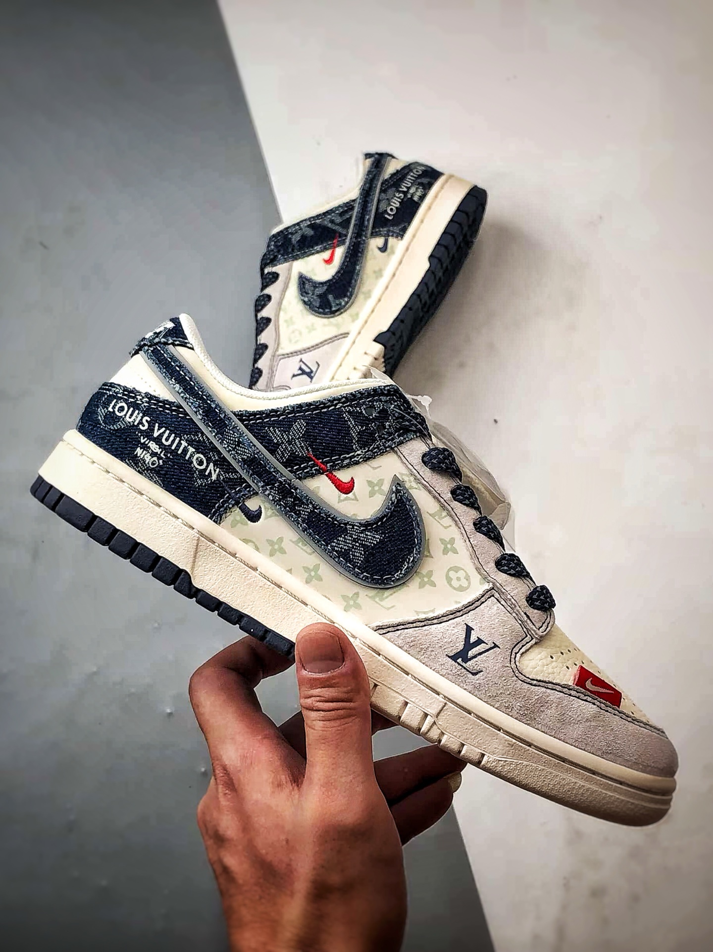 NK Dunk Low Retro ”DIY高端定制” LV老花牛仔灰蓝拼接 低帮休闲运动板鞋 YX5066-381