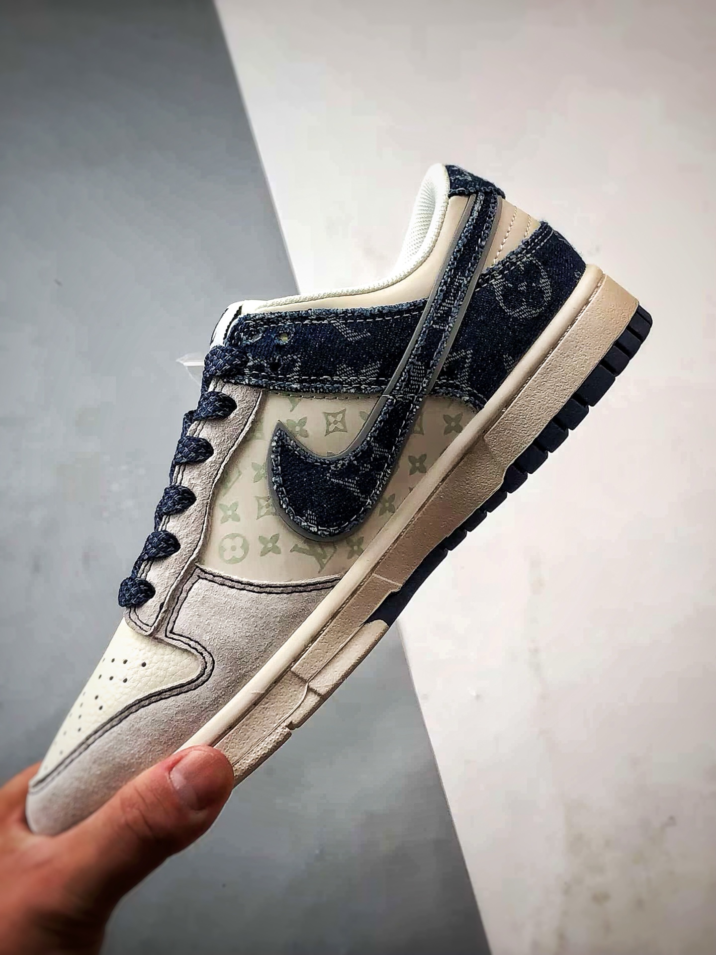 NK Dunk Low Retro ”DIY高端定制” LV老花牛仔灰蓝拼接 低帮休闲运动板鞋 YX5066-381
