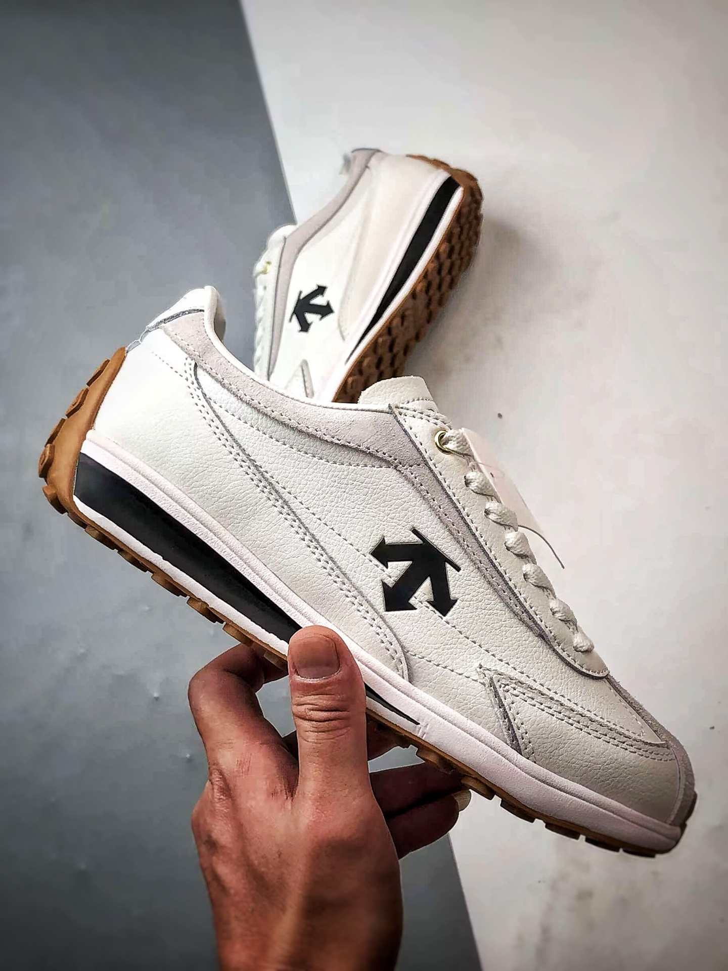 Descente CrRacer 白黑 迪桑特舒适运动休闲板鞋