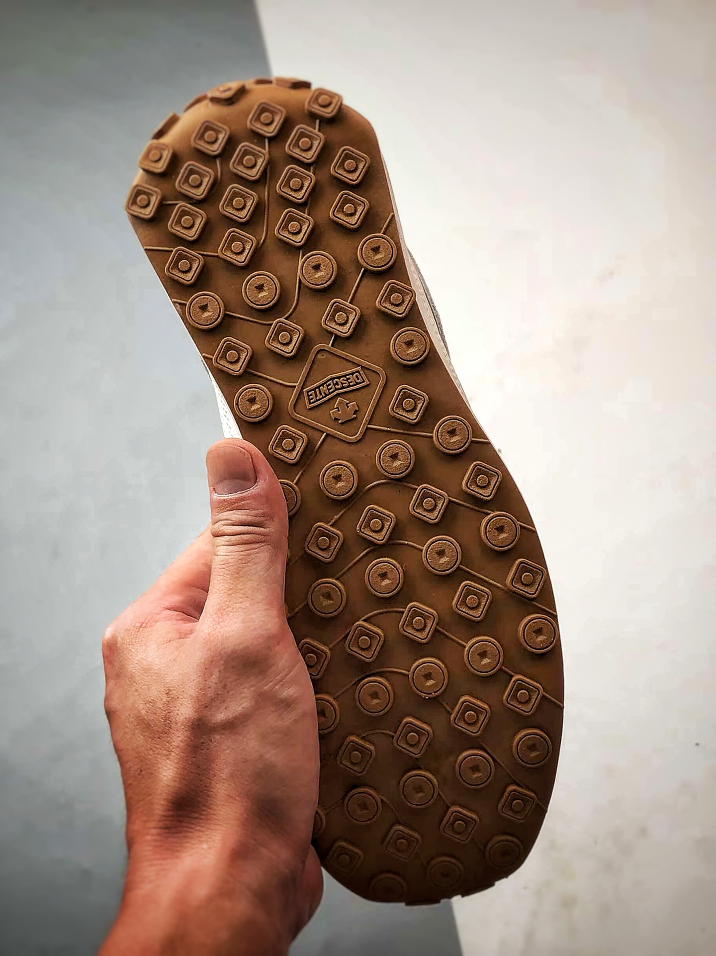 Descente CrRacer 白黑 迪桑特舒适运动休闲板鞋