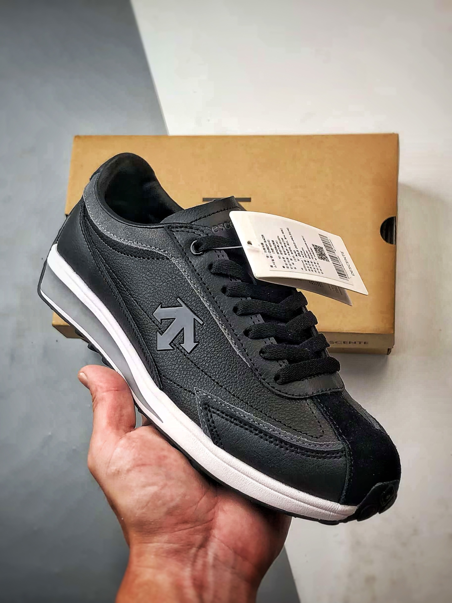 Descente CrRacer 黑色 迪桑特舒适运动休闲板鞋