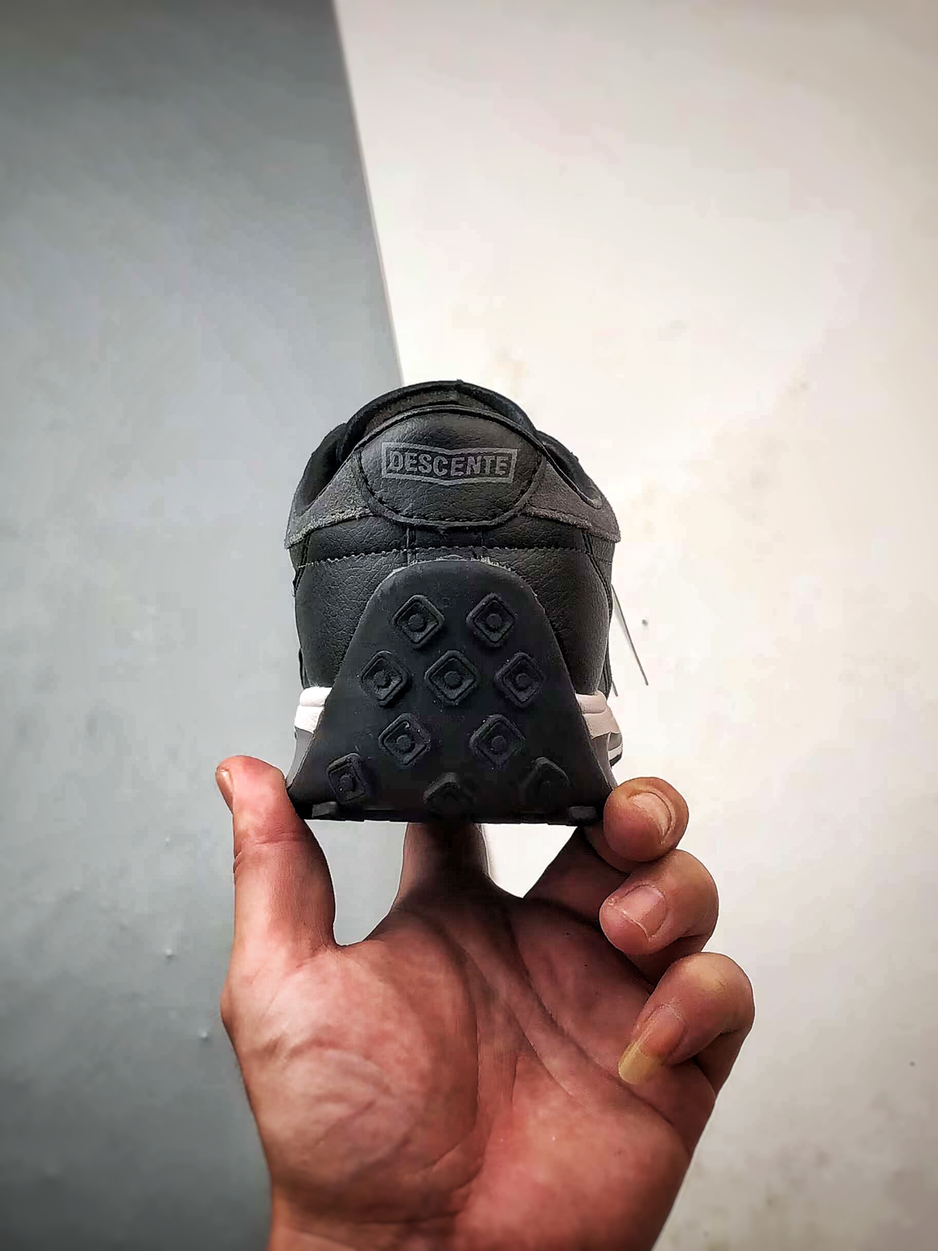 Descente CrRacer 黑色 迪桑特舒适运动休闲板鞋