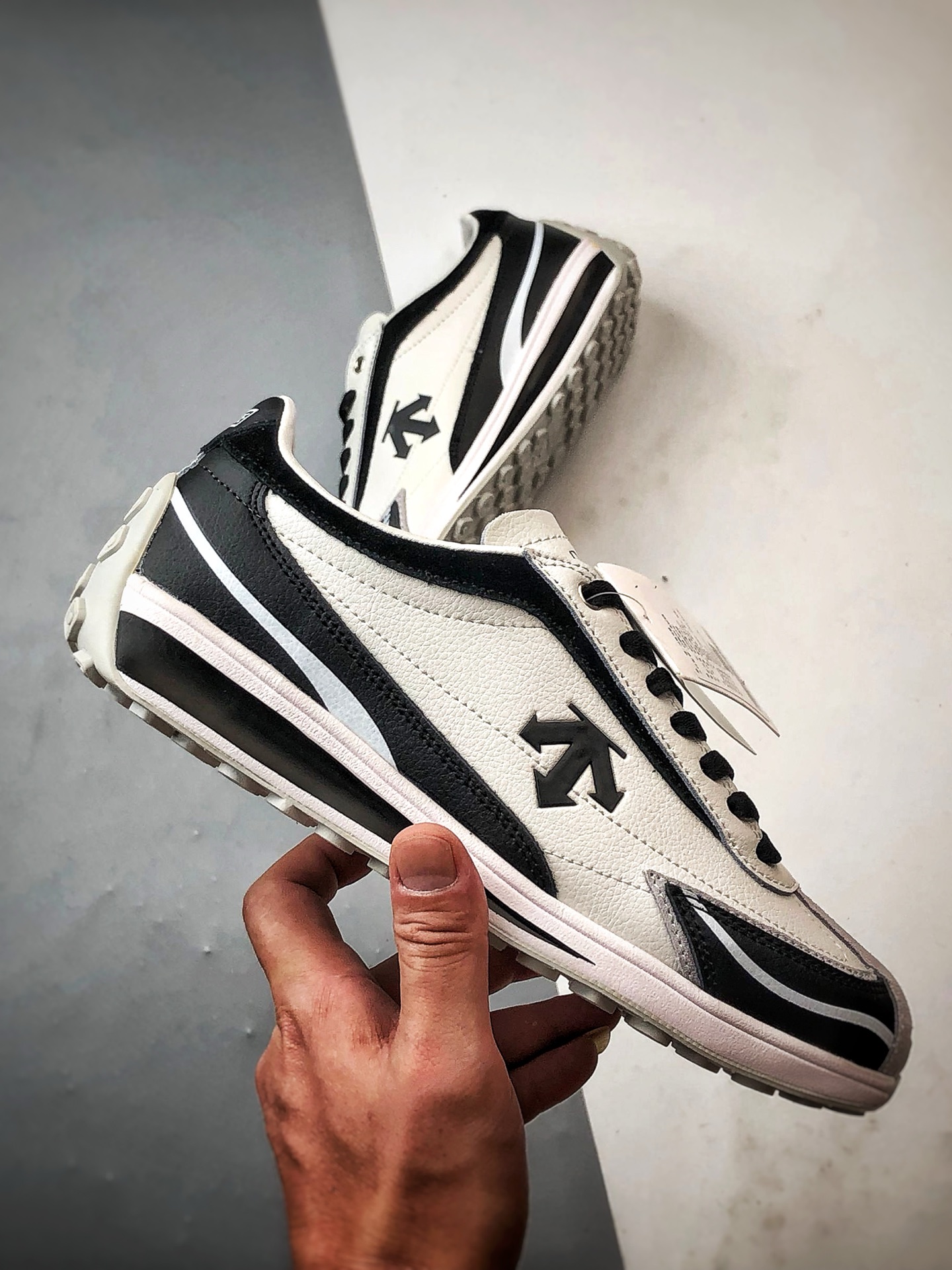 Descente CrRacer 黑白 迪桑特舒适运动休闲板鞋