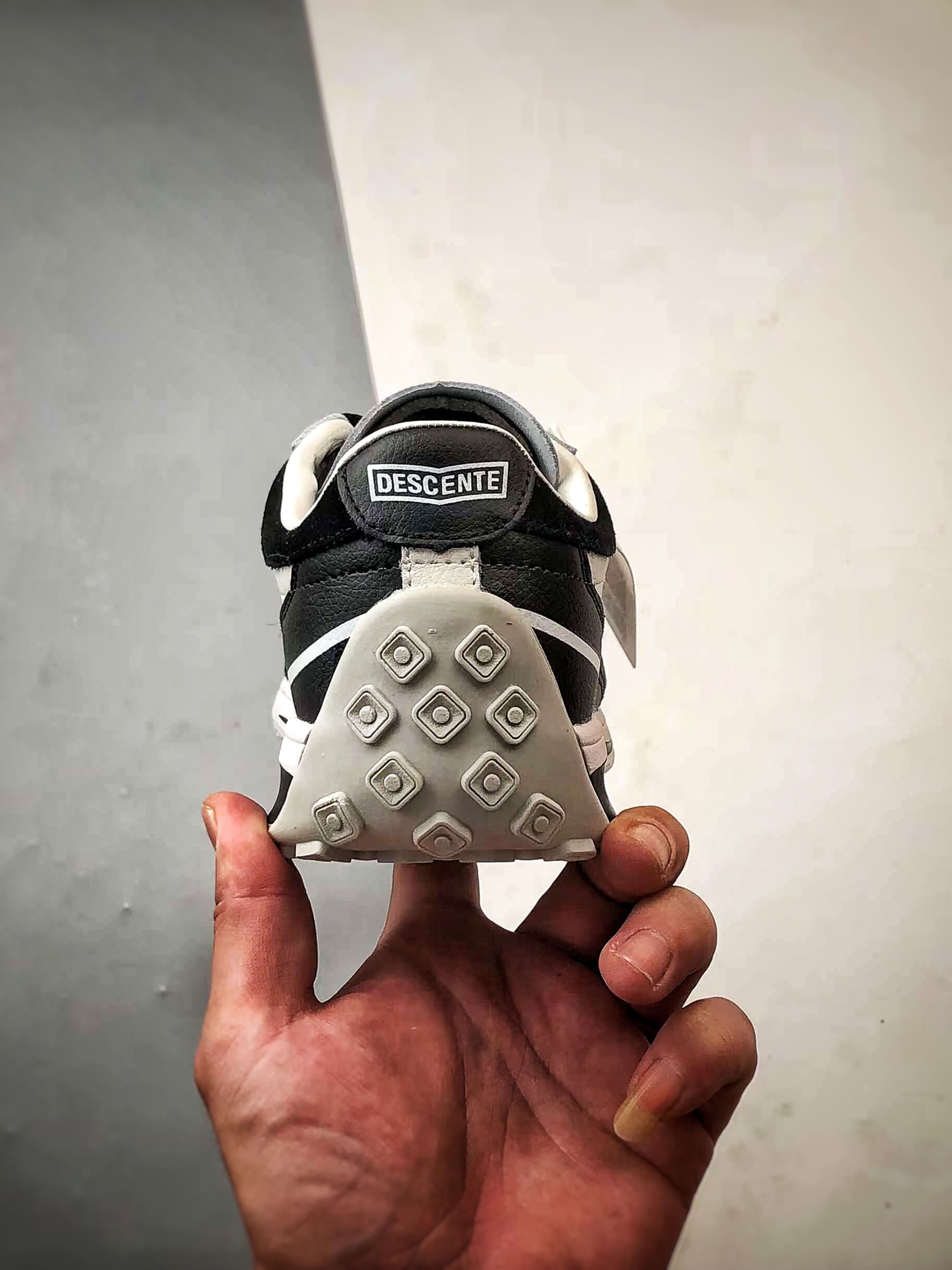 Descente CrRacer 黑白 迪桑特舒适运动休闲板鞋