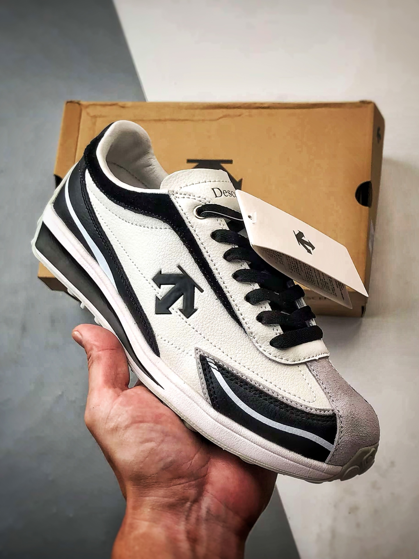 Descente CrRacer 黑白 迪桑特舒适运动休闲板鞋